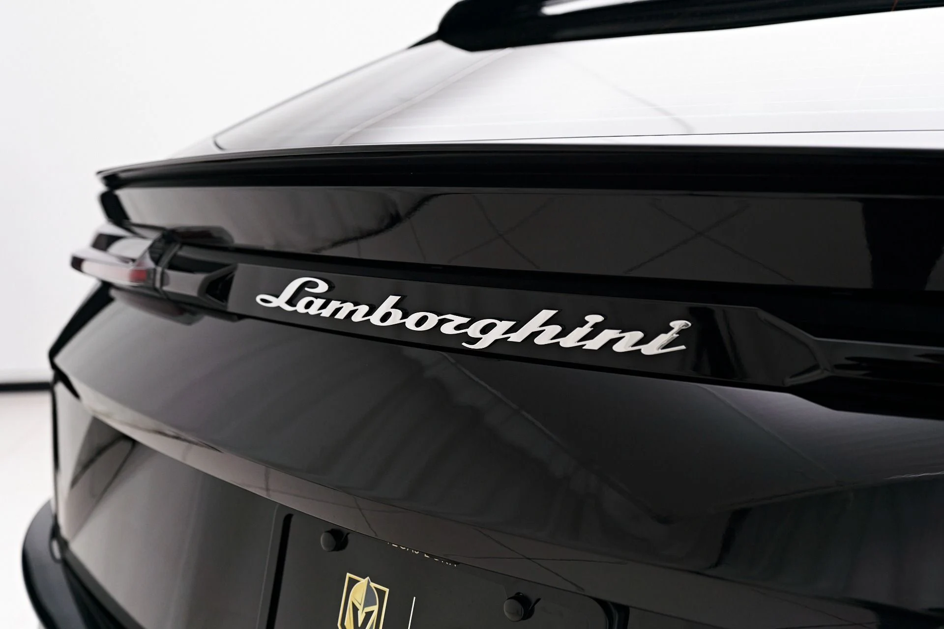 mph016_1146464747_Used_2023_Lamborghini_Urus_1710196523_3eb686ae8c