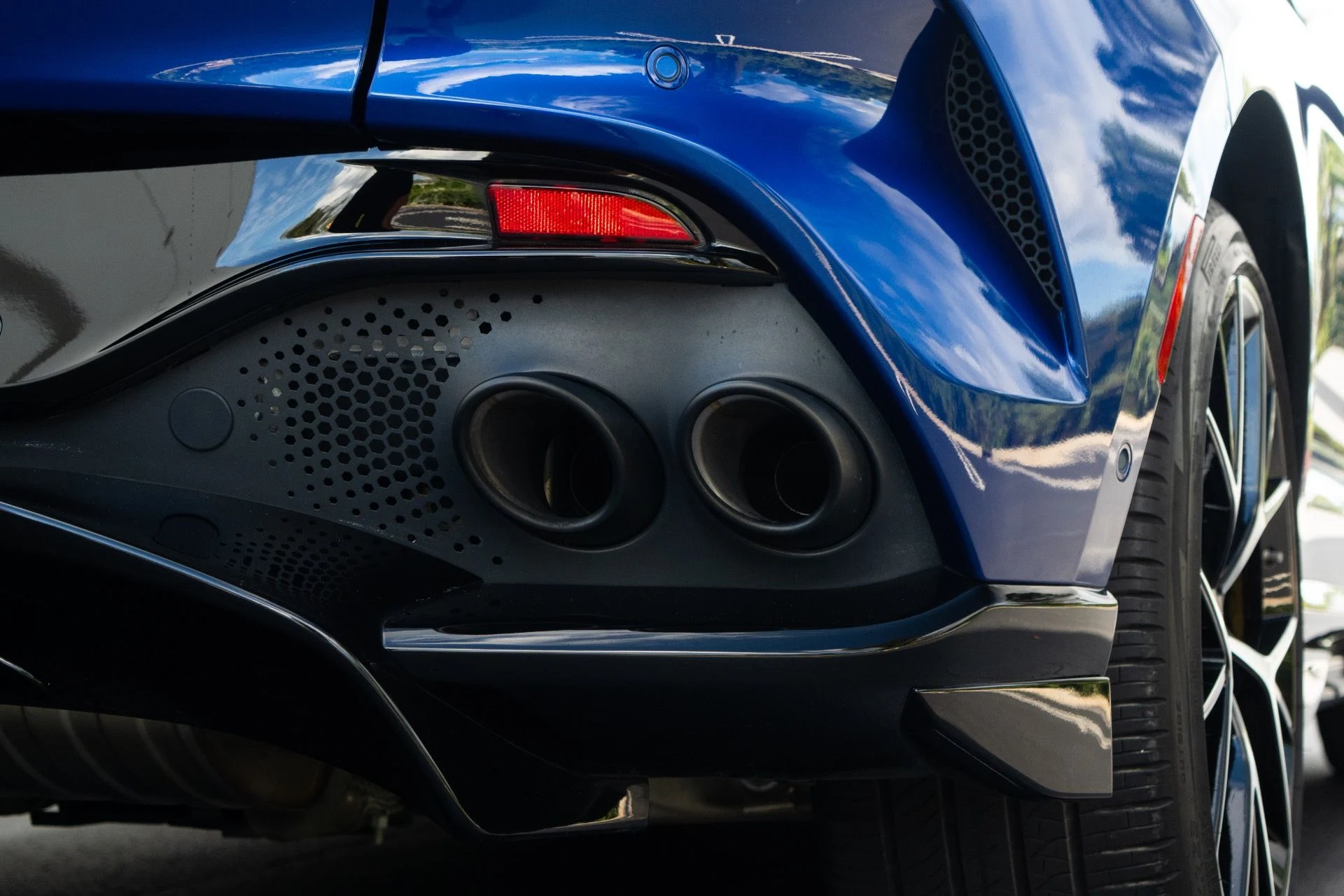 mph016_1147868853_Used_2025_Aston_Martin_DBX_707_1764700714_fb04e9a33b