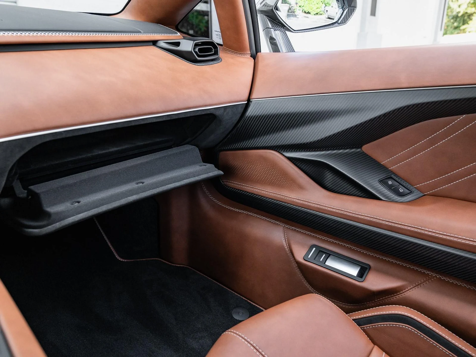 mph016_1150163404_Used_2022_Lamborghini_Countach_1762286769_5bcb00a14d