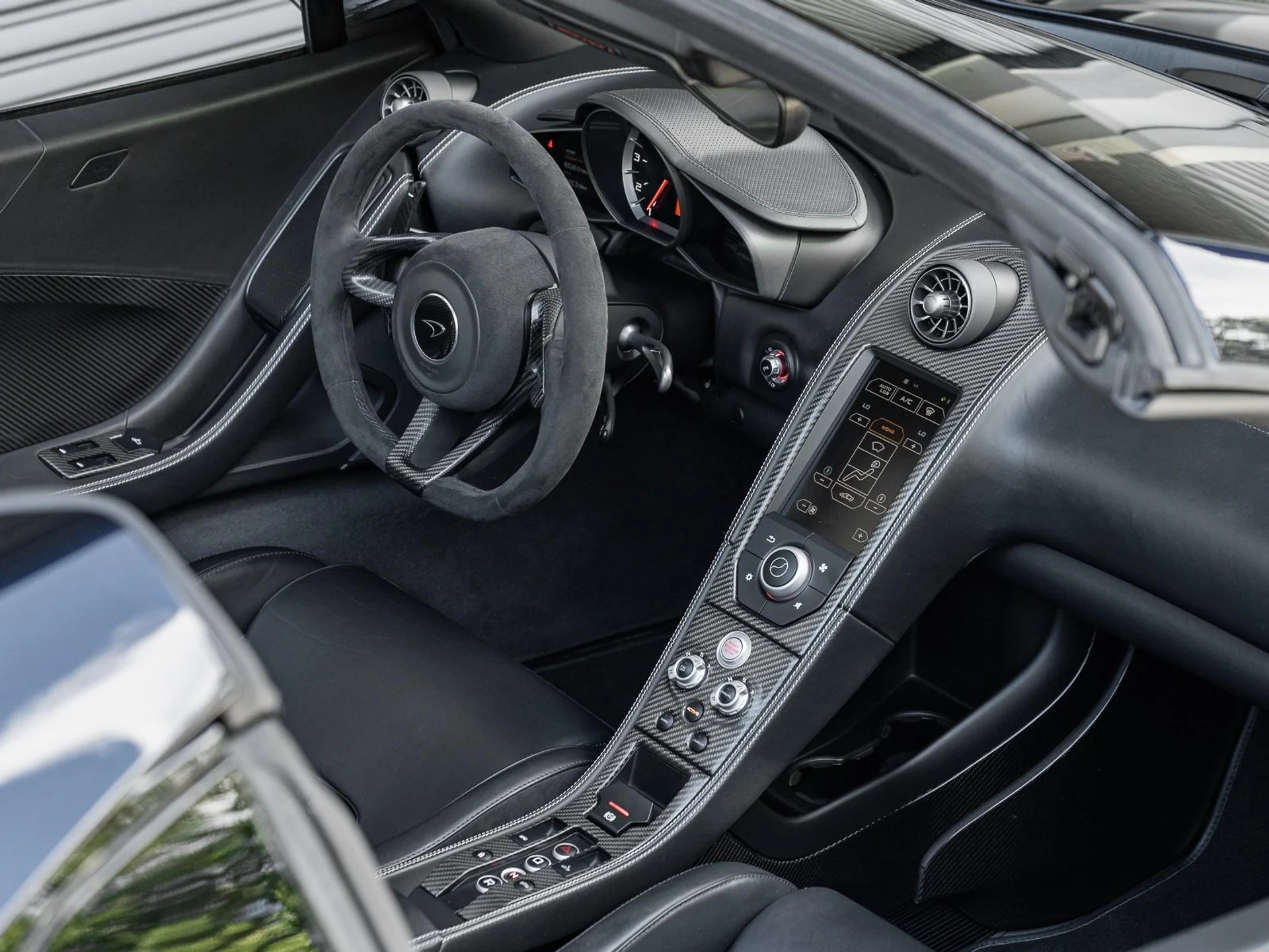 mph016_1155761605_Used_2016_Mc_Laren_675_LT_2dr_Conv_Spider_1755119219_5d75036ad6