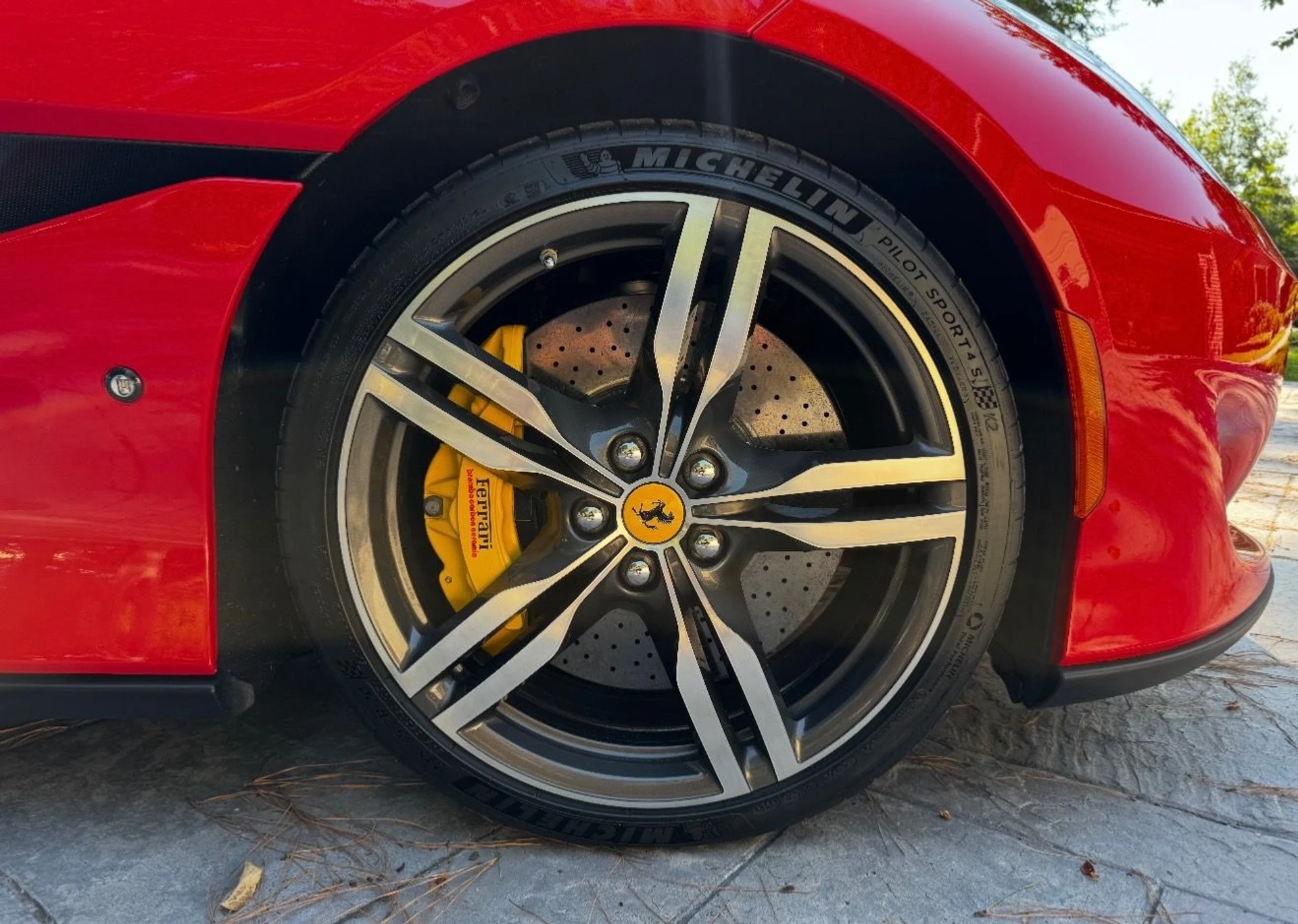 mph016_115700939_Used_2019_Ferrari_Portofino_1760471451_326b4b5786
