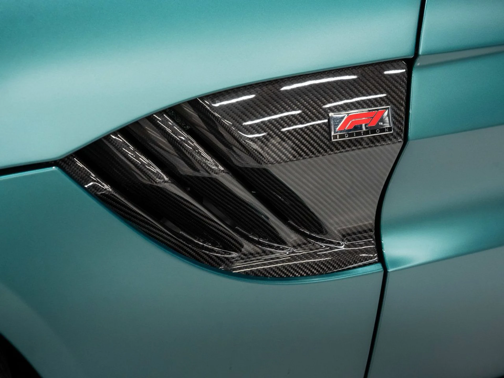 mph016_1161152359_aston_martin_vantage_2023_391f12f208
