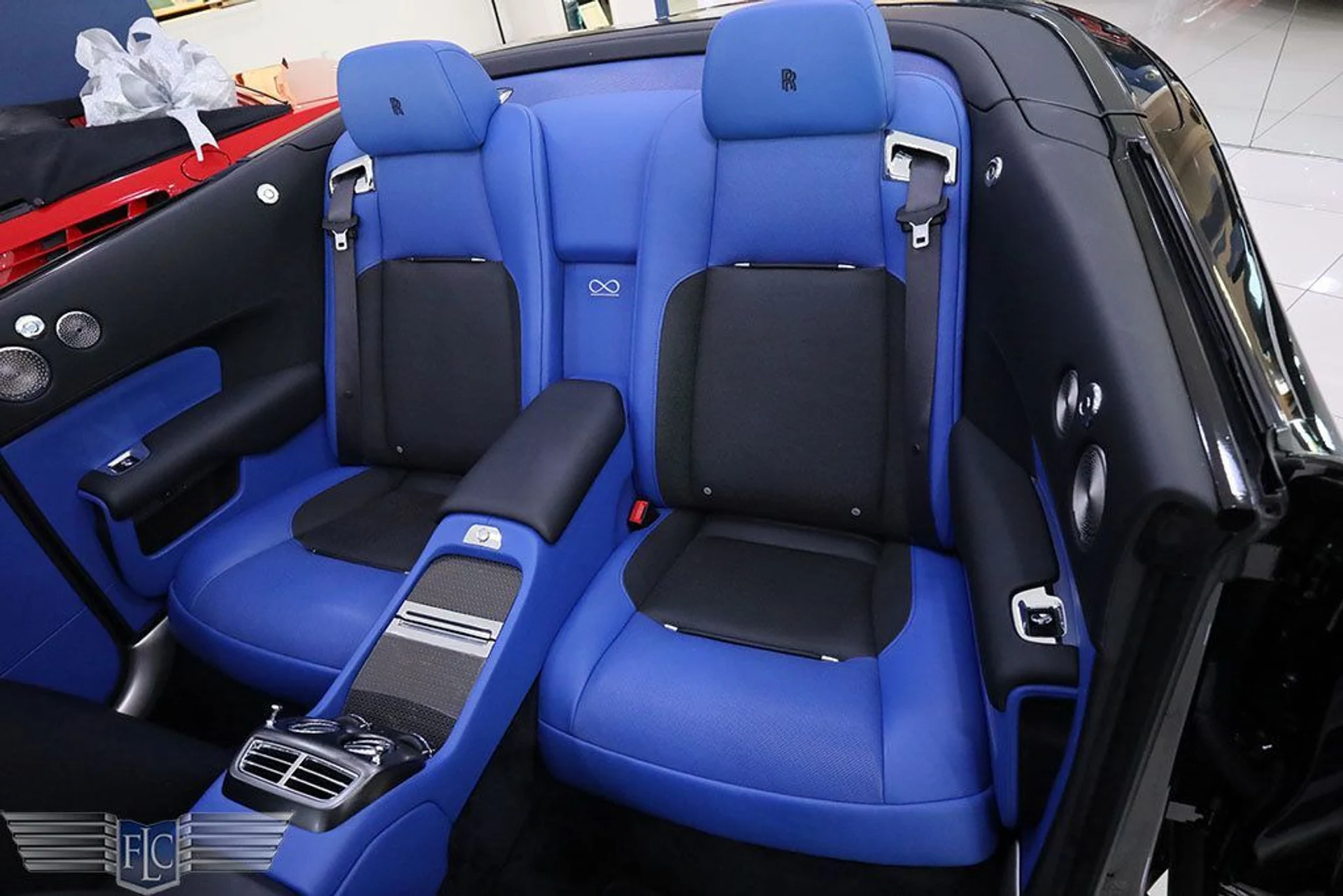 mph016_1162059319_used_2018_rolls_royce_dawn_blackbadgeconvertible_6305_22965393_17_1024_f00575ca09