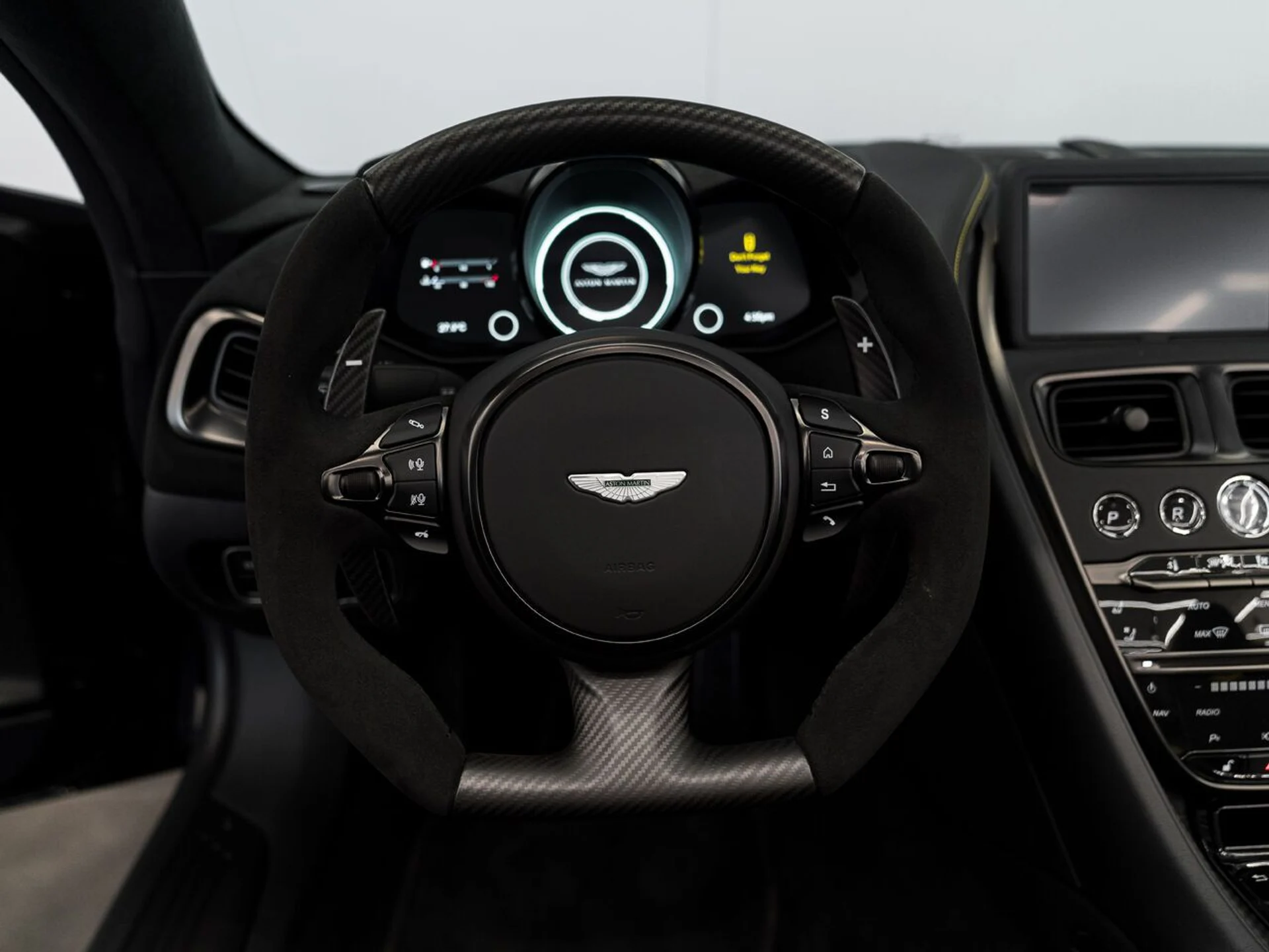 mph016_1163375409_aston_martin_dbs_2023_jpg_v_1773863537_9d3eada1c7