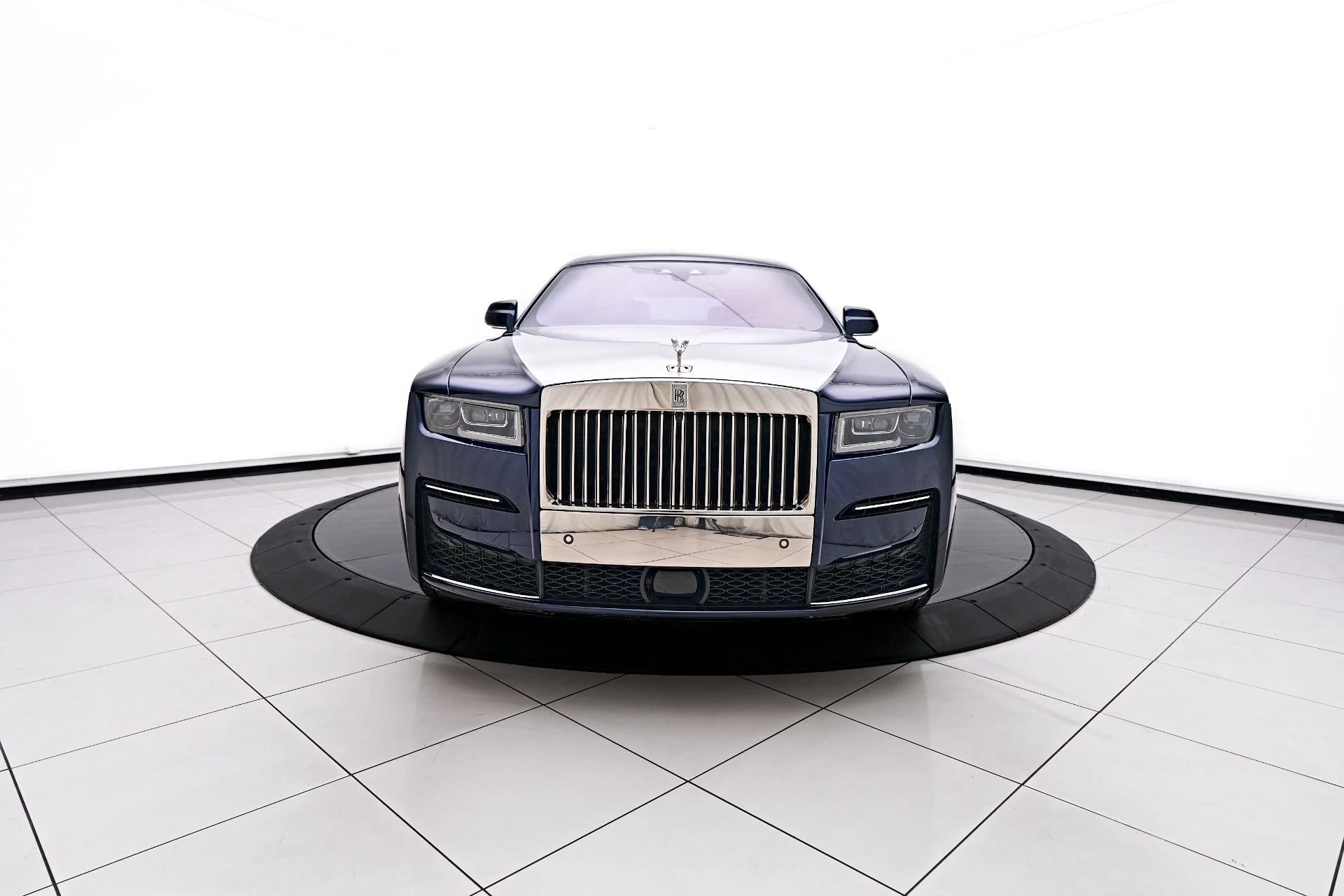 mph016_1165663634_Used_2023_Rolls_Royce_Ghost_1755200436_afcfe036ef