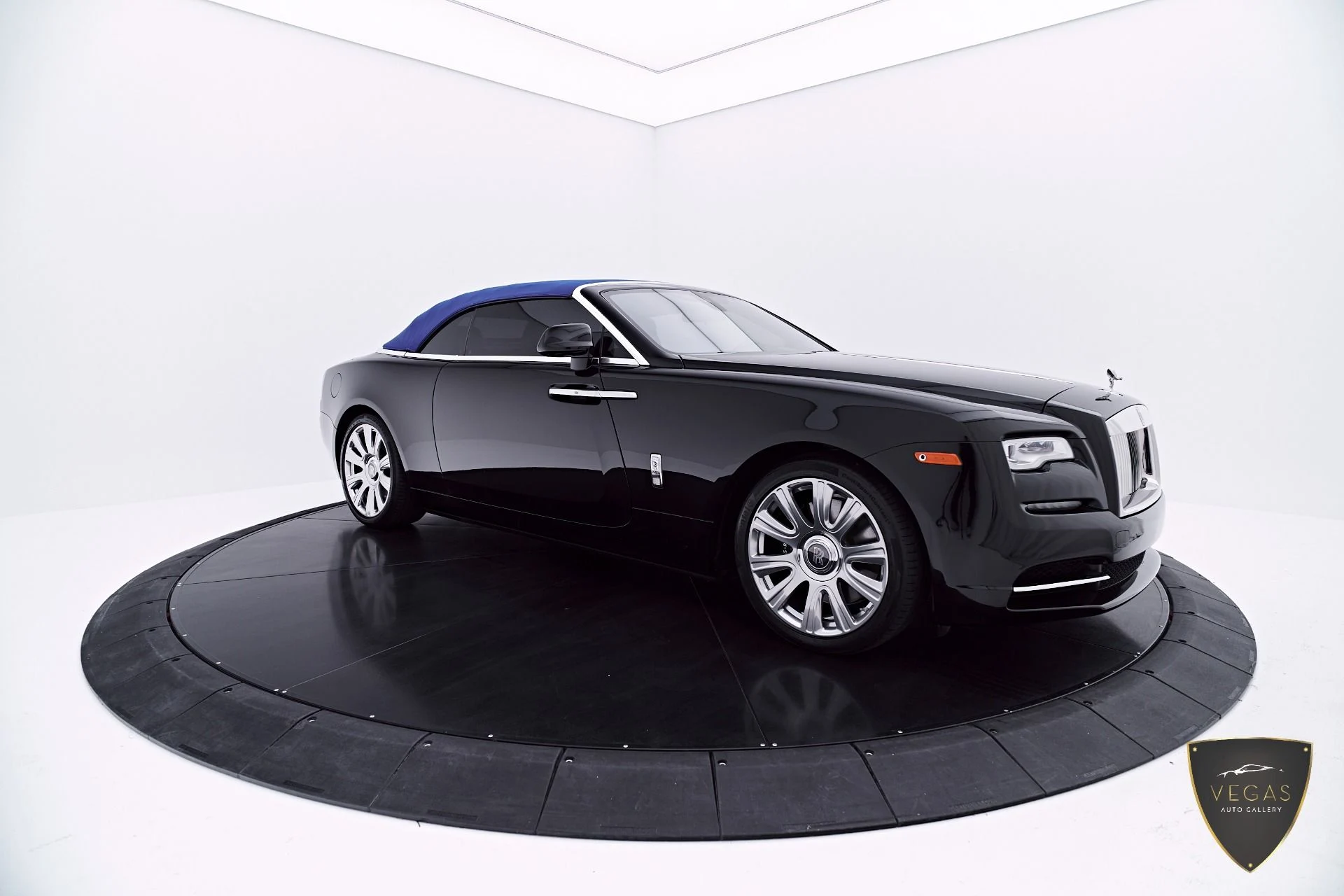 mph016_1167532964_Used_2019_Rolls_Royce_Dawn_Base_1782162931_5cc703bb45
