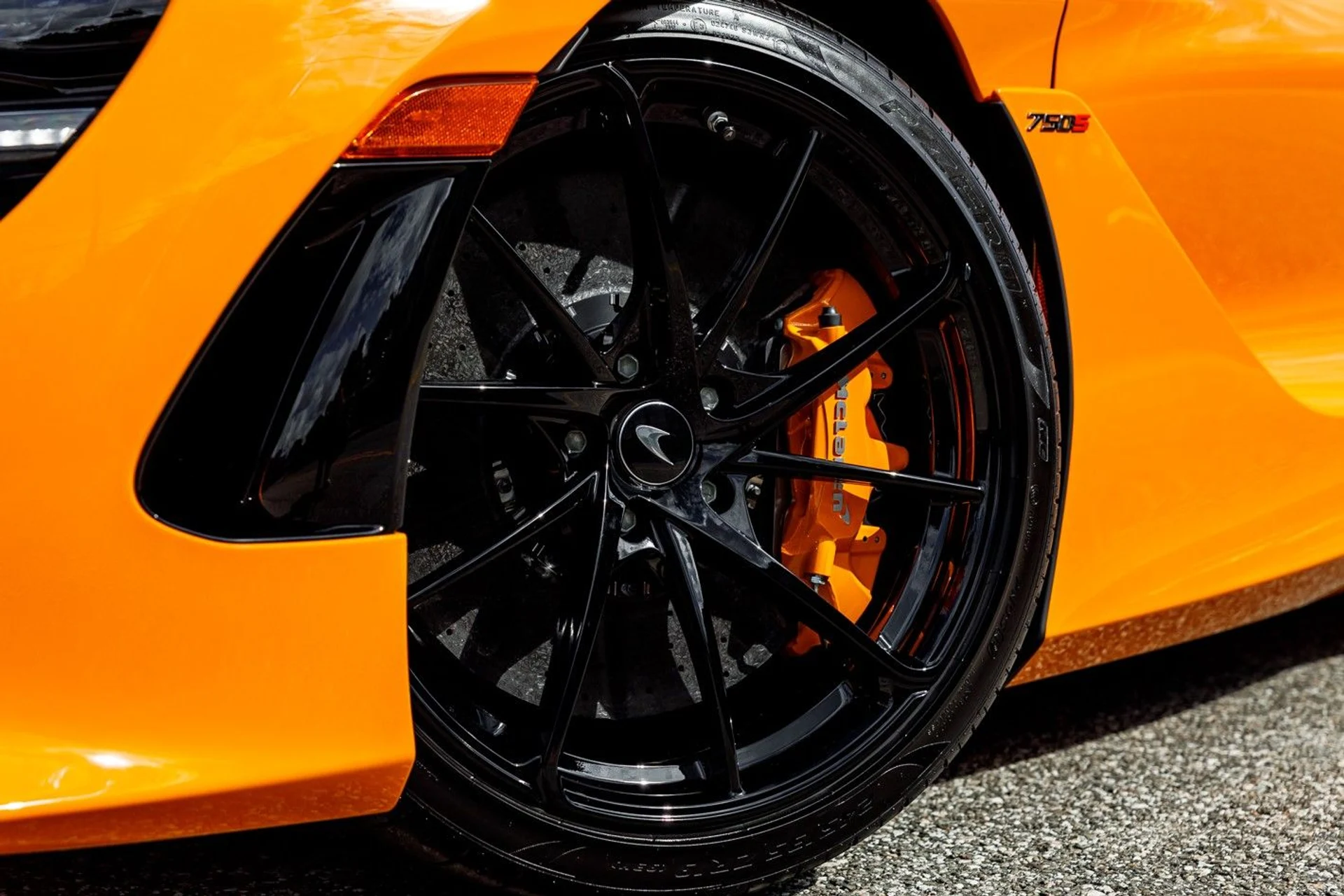 mph016_1172278078_601_p17_l_b25fbceaca