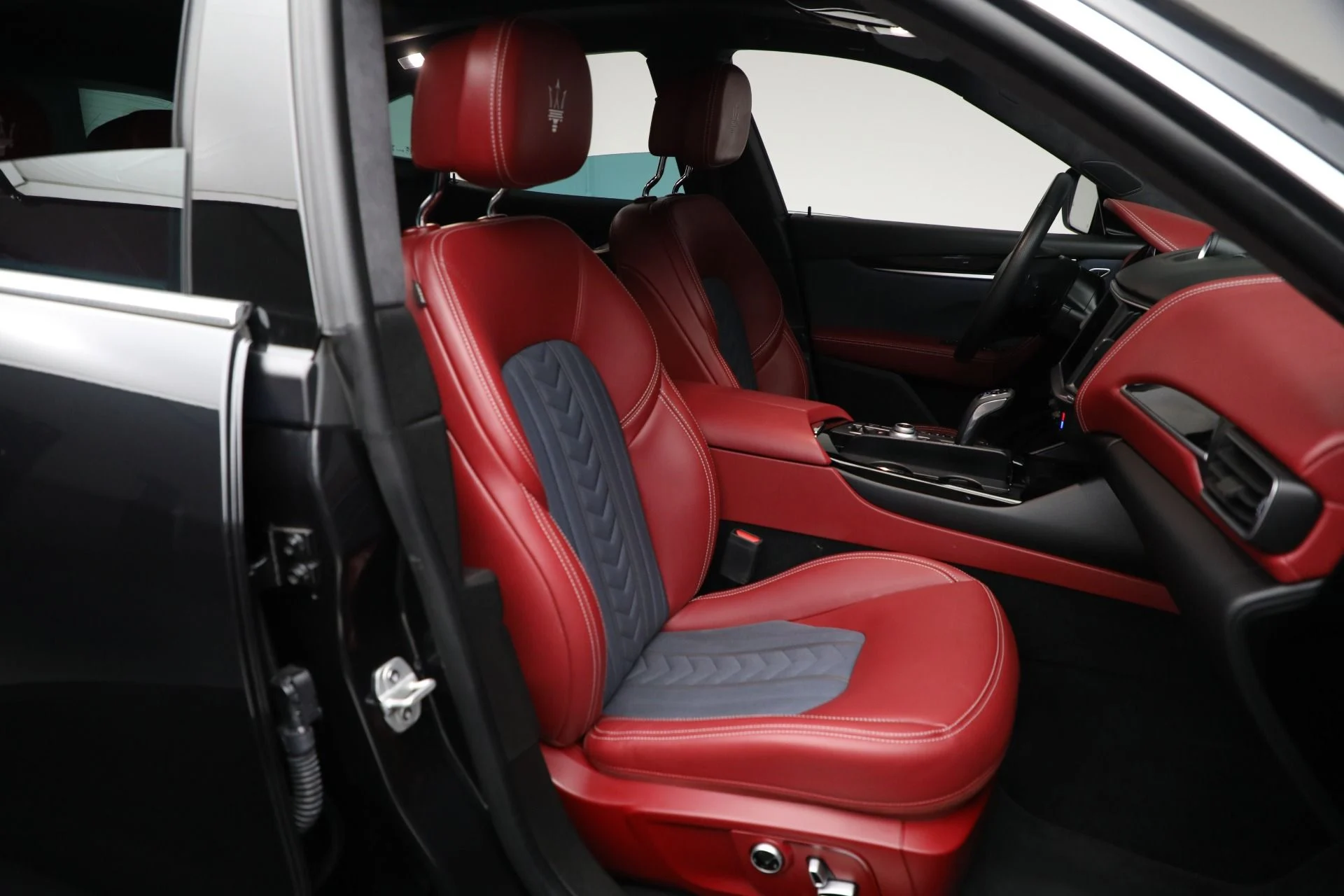 mph016_1174101840_Used_2022_Maserati_Levante_GT_5fb8c6a656