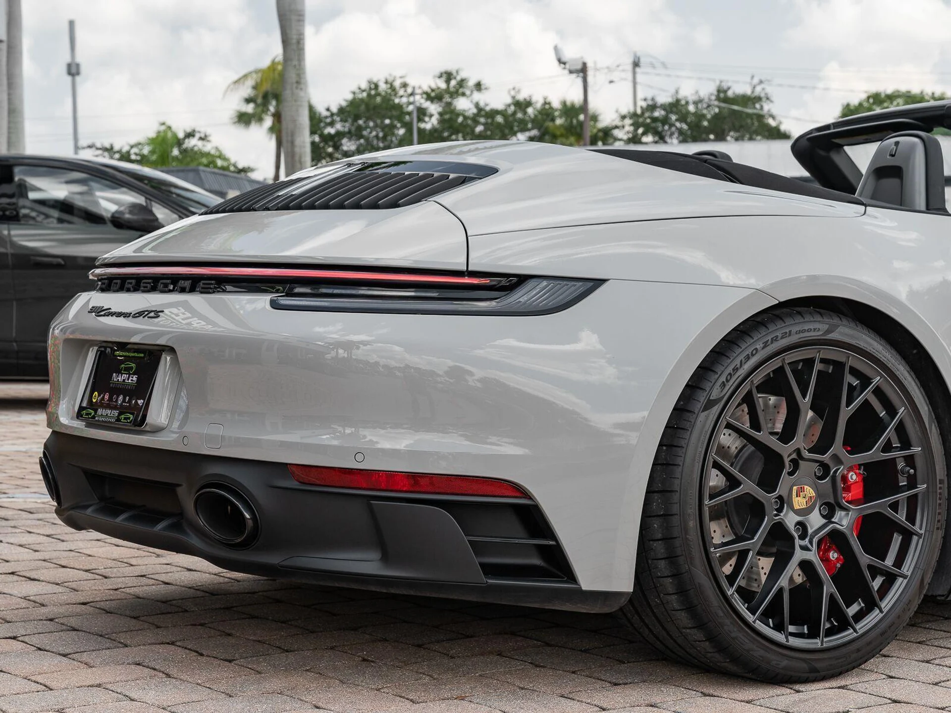 mph016_1174886116_Used_2024_Porsche_911_Carrera_GTS_1784923381_ae10f2b634