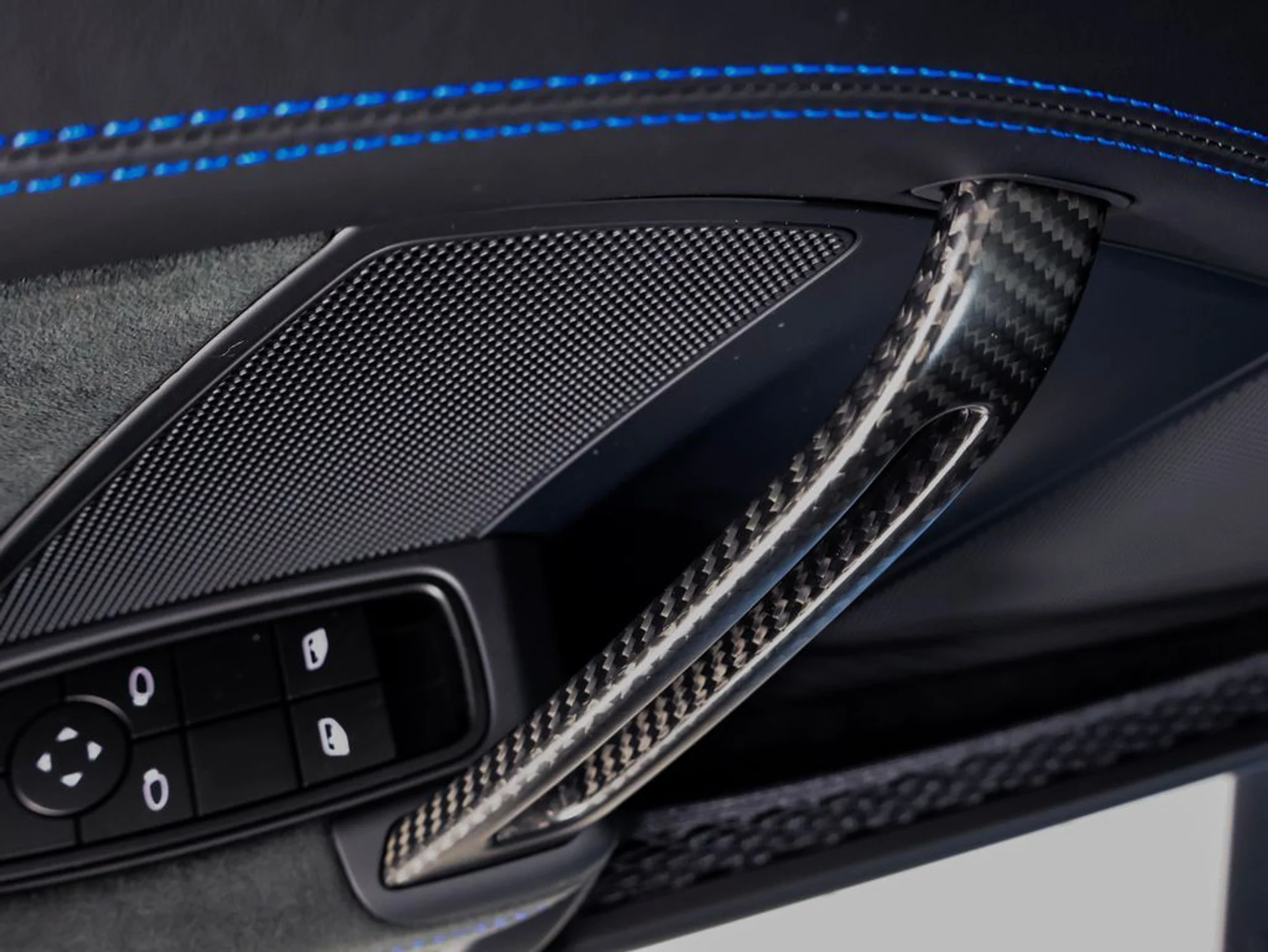 mph016_117826739_646d3985e08189add9301860eed1a728x_ef882b5d9c