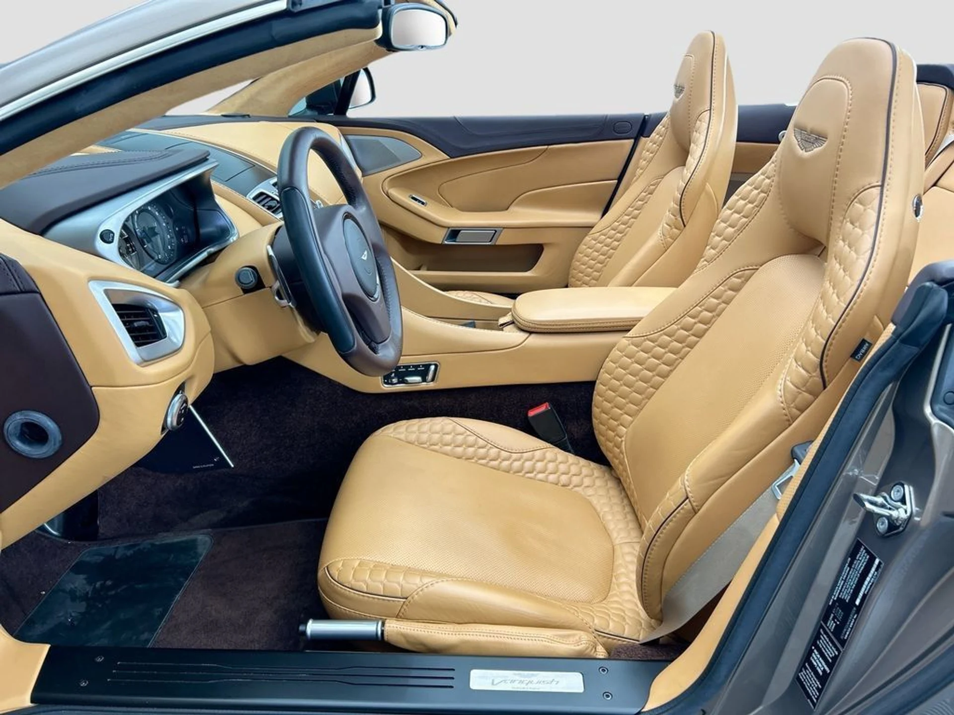 mph016_1182206145_used_2017_aston_martin_vanquish_volante_8119_22986074_17_1024_fd0738ccc7