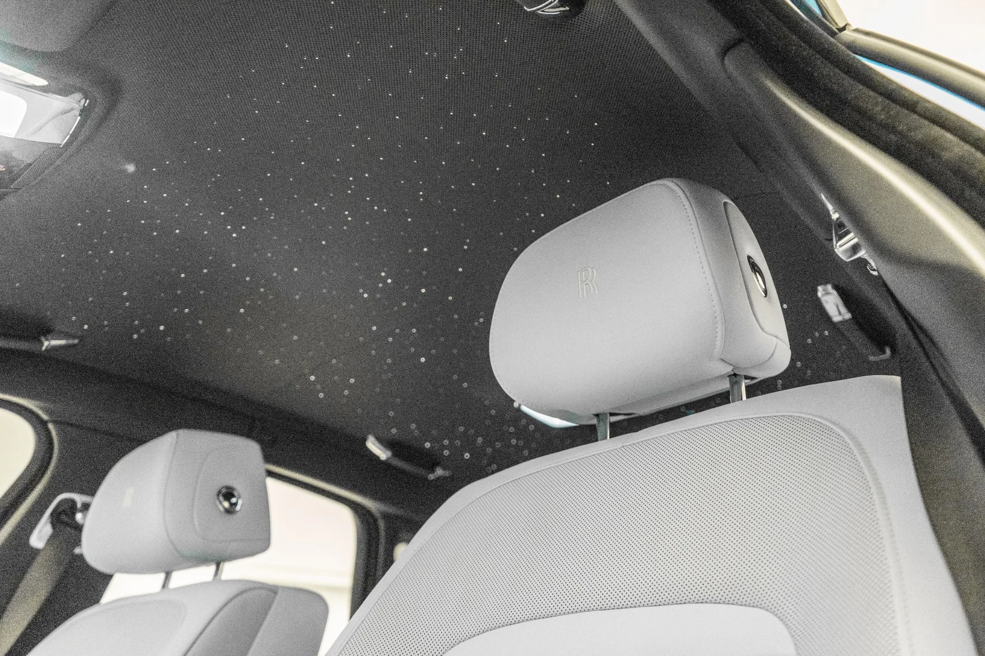 mph016_1193059991_Used_2023_Rolls_Royce_Ghost_Special_Order_Color_Commissioned_Collection_Interior_1789673794_2e8cbd0202