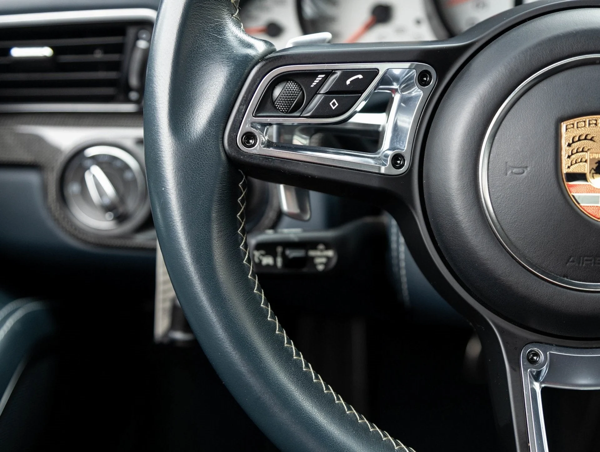 mph016_1194047765_17_8937df89ba