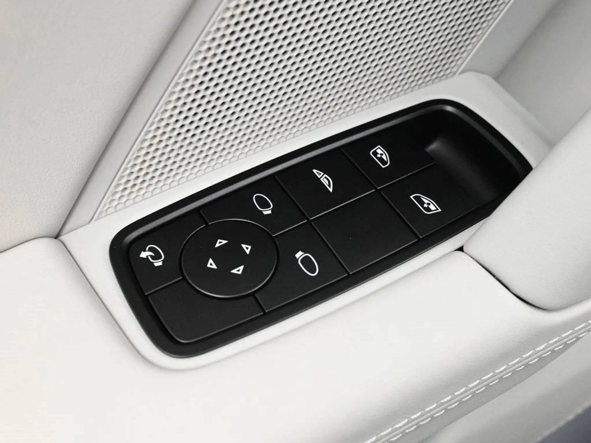 mph016_1195568559_db64e2534ddf3dca876ef7021a5c9bcbx_d70c677f32