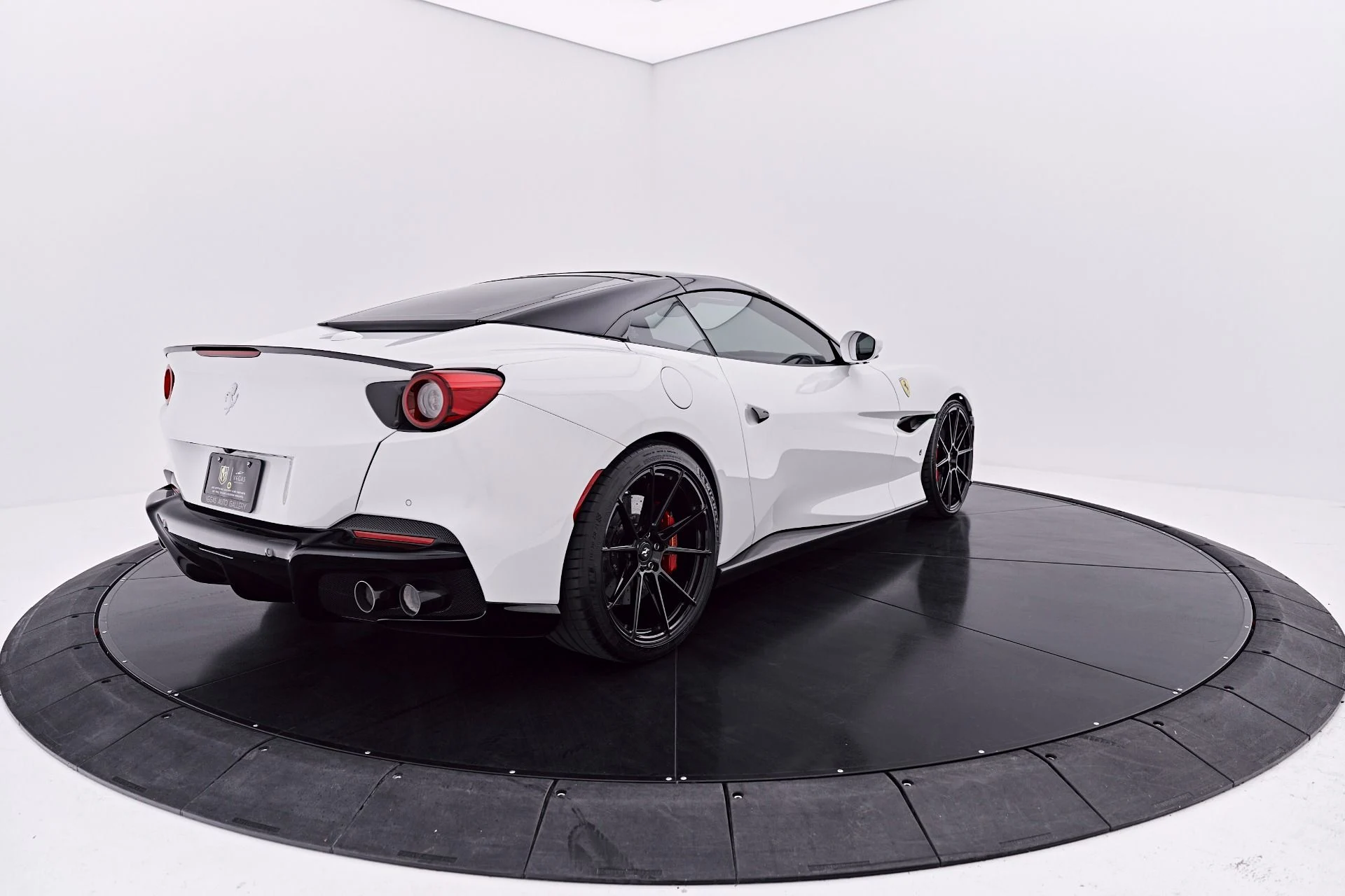 mph016_1207096760_Used_2022_Ferrari_Portofino_M_Base_1785971801_09e50805bd