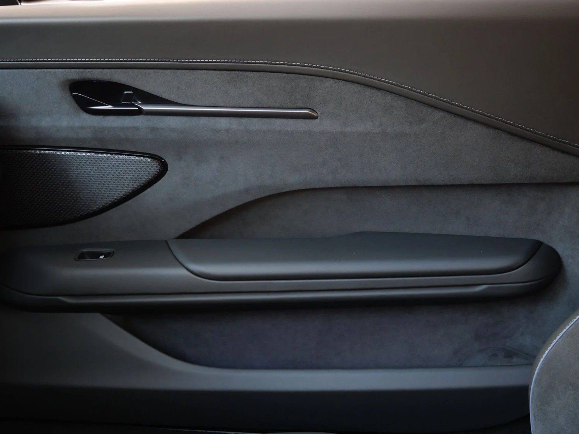 mph016_1209424765_5548bc6d758f7cb1a65f3f4efa0f316cx_9f83f4d8f7