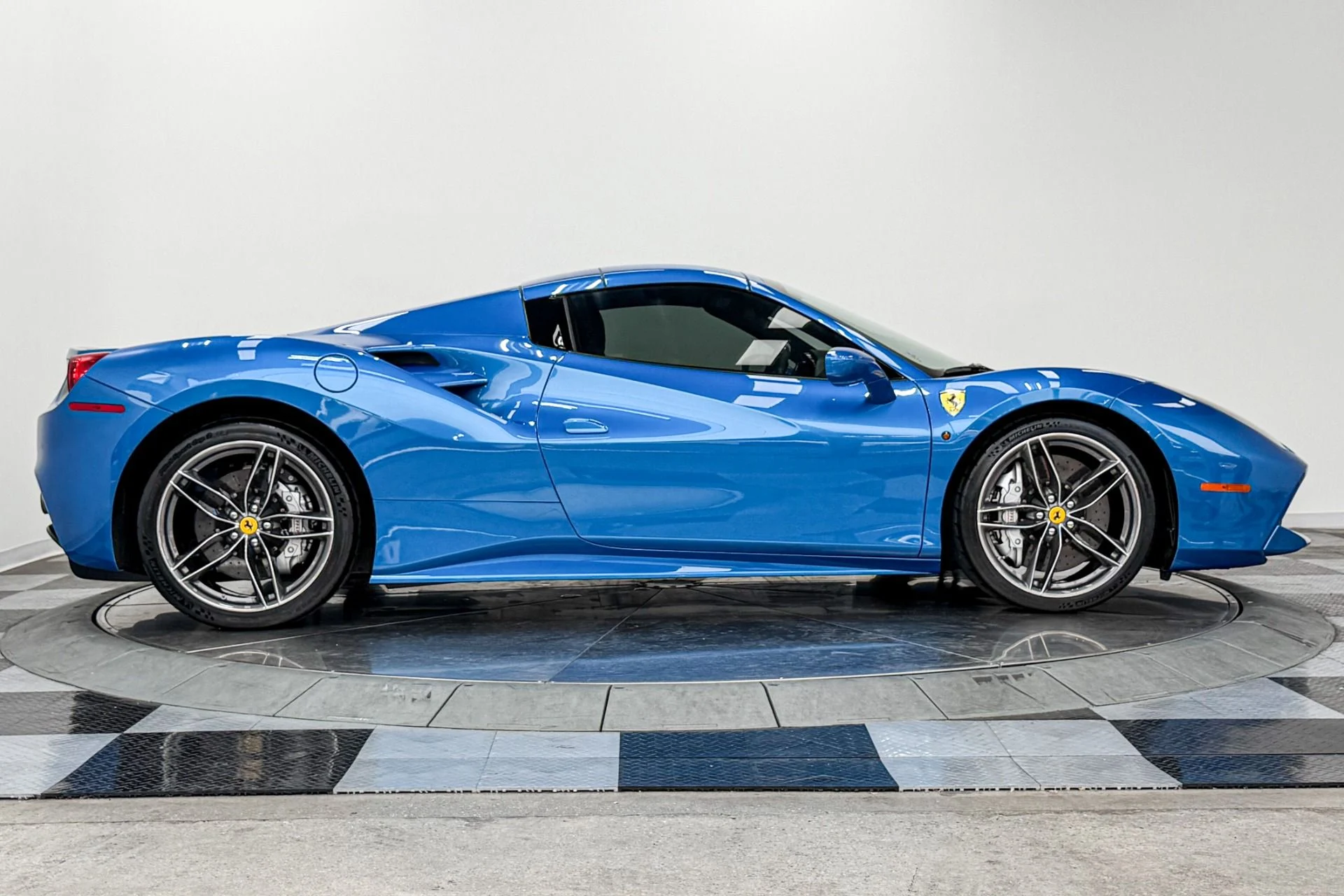 mph016_1215388453_Used_2018_Ferrari_488_Spider_Very_Low_Miles_Special_Paint_Color_Daytona_Seats_1785341858_4b2e4c8b01