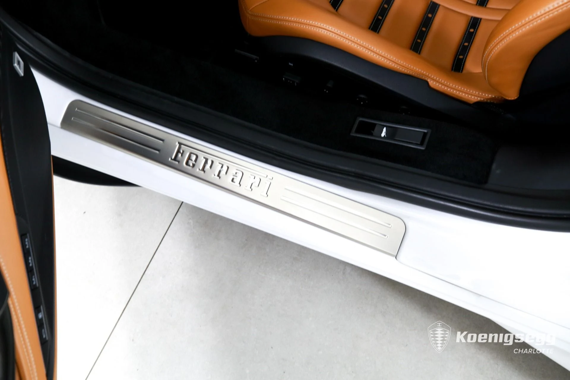 mph016_1216570794_Used_2023_Ferrari_F8_Spider_1783439458_e383f4baed