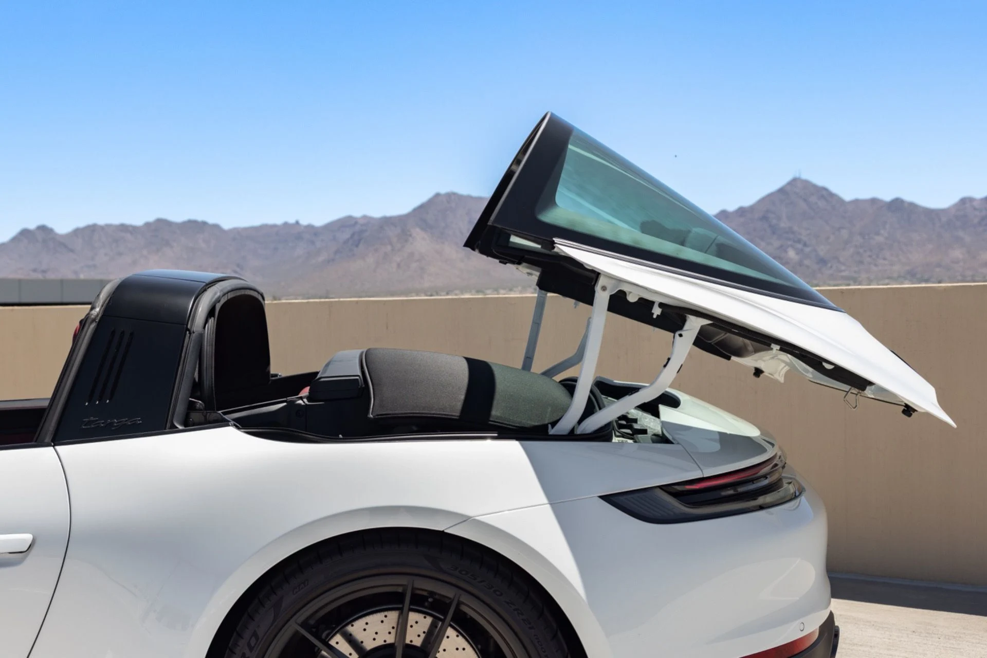 mph016_1217651782_Used_2024_Porsche_911_Targa_4_GTS_1781911832_0877f3d28b