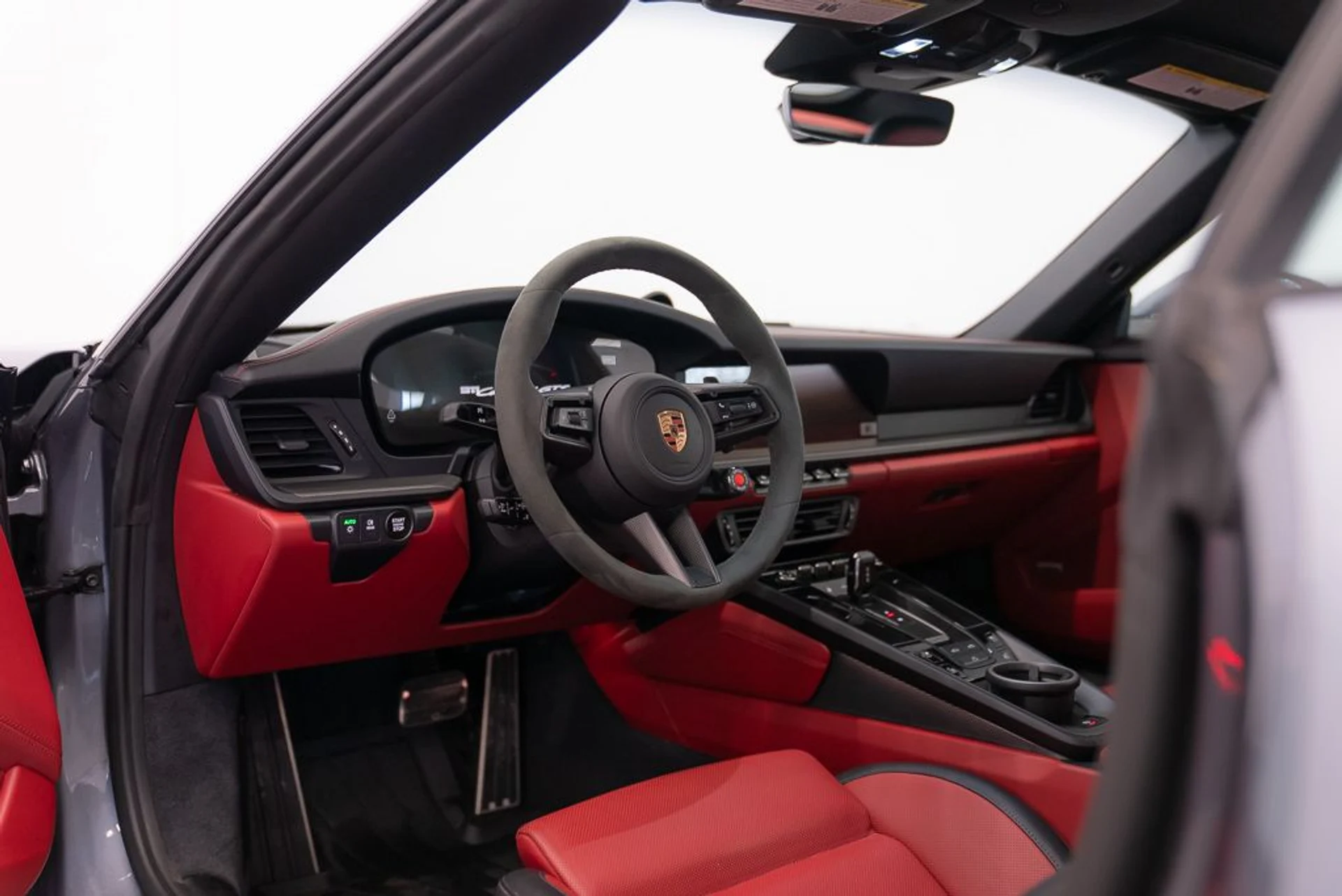 mph016_1221180553_porsche_911_2025_jpg_v_1776180195_6ef08edee7