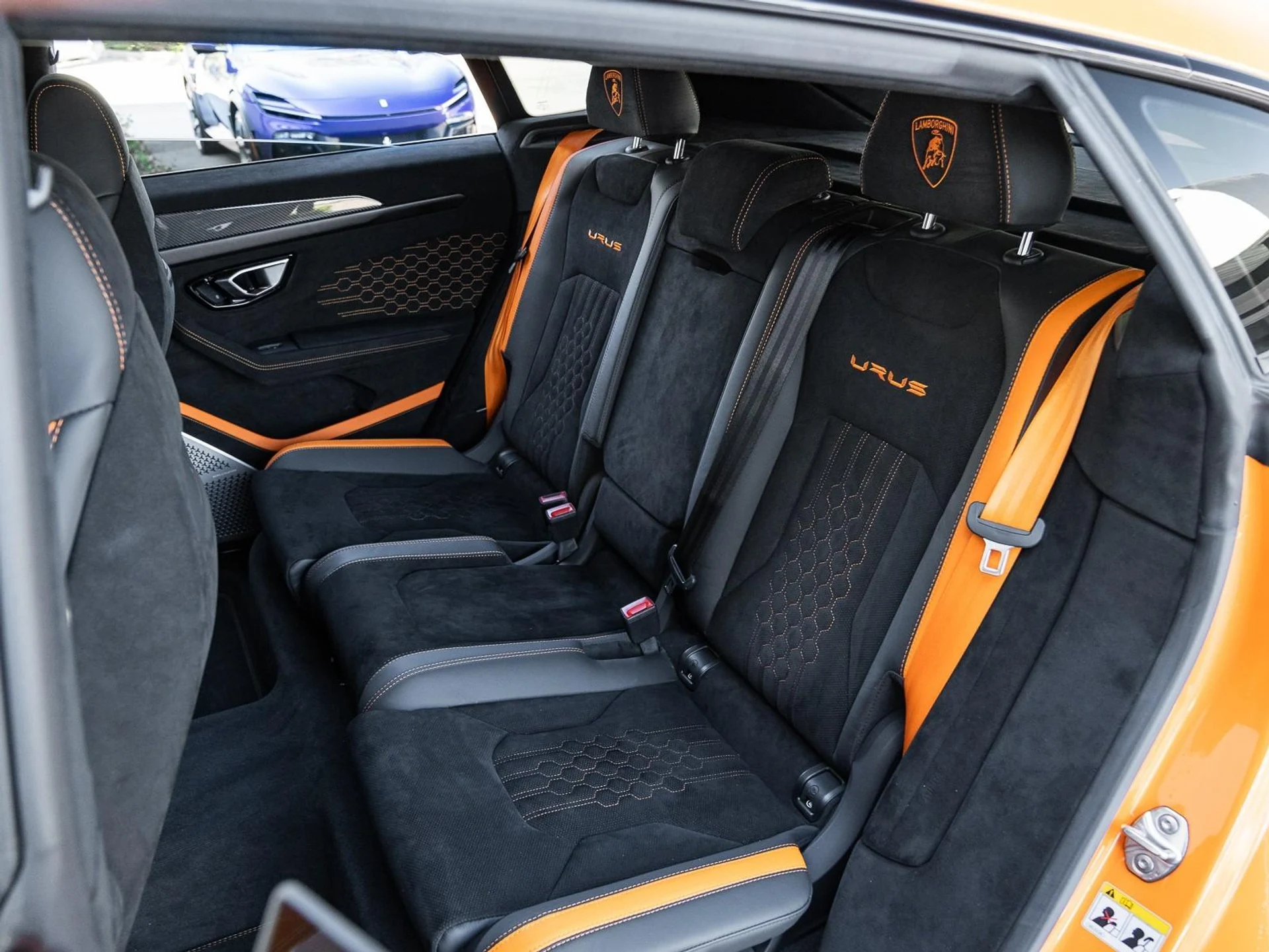 mph016_1225784150_Used_2023_Lamborghini_Urus_Performante_1763068019_4845757736