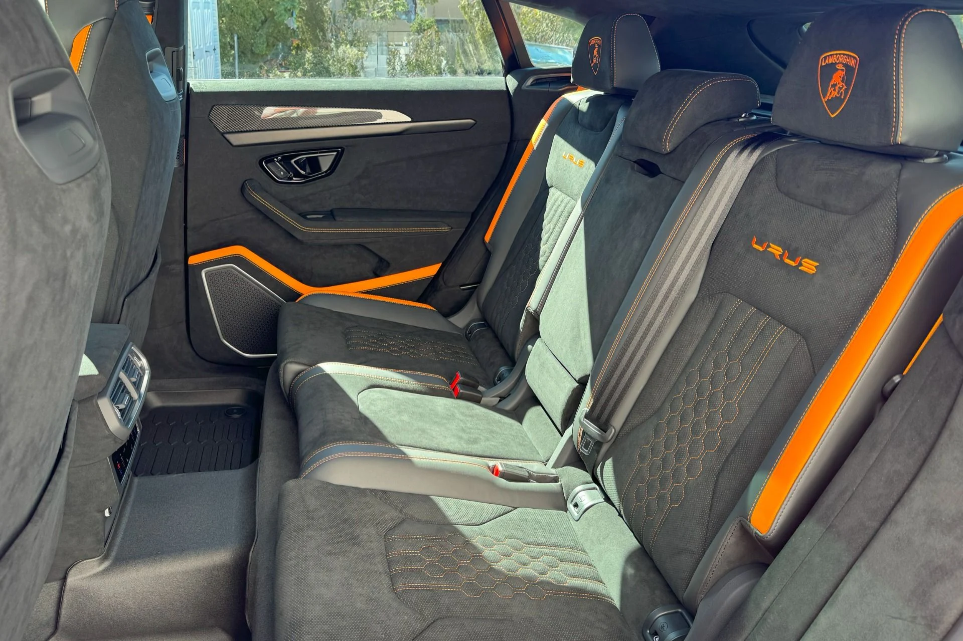 mph016_1230386722_Used_2024_Lamborghini_Urus_Performante_1741003386_b74fbe1261