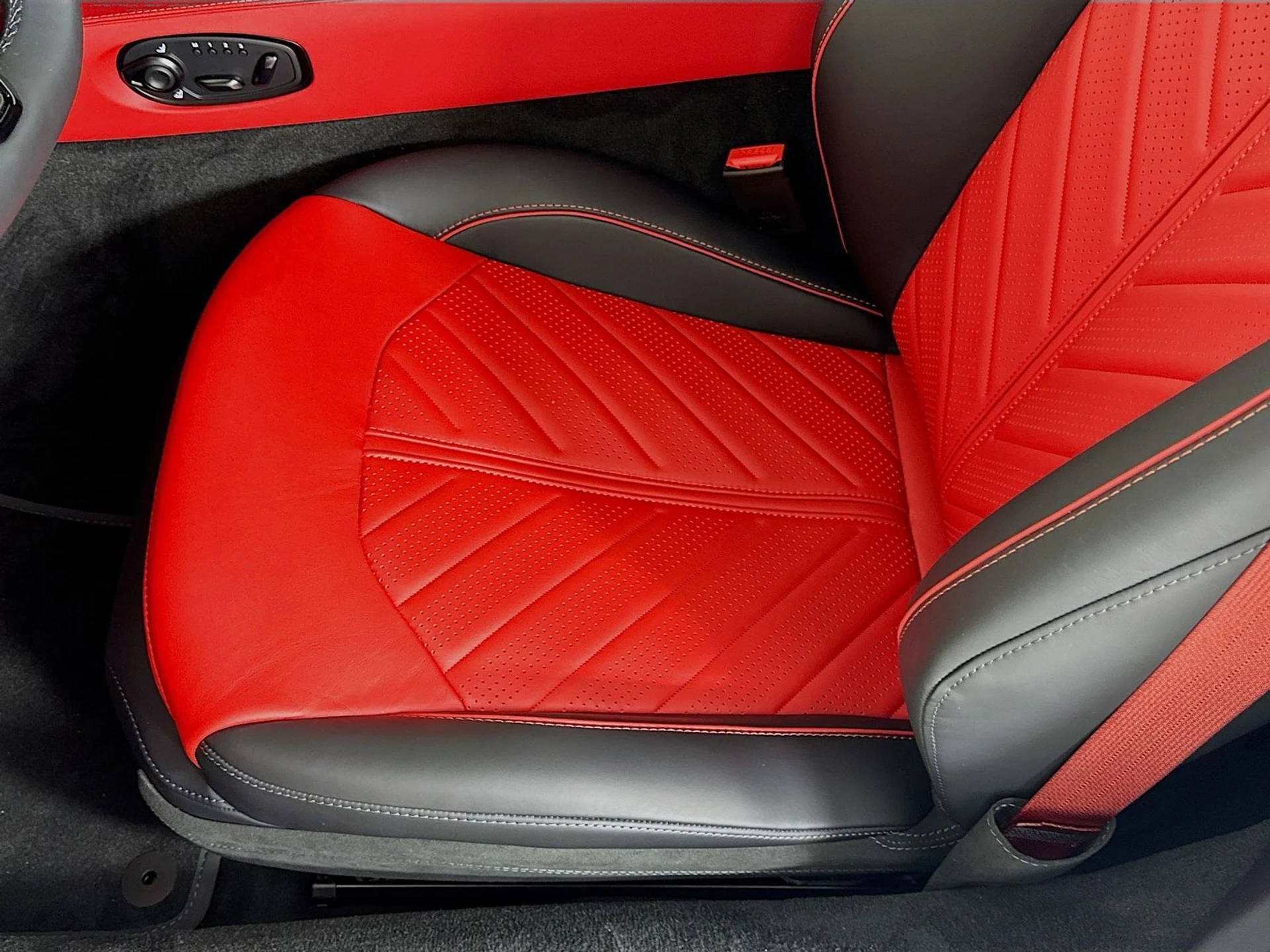 mph016_124015658_0b4a7b8bbe7da8231df4737b1816ac64x_c41d4b393c