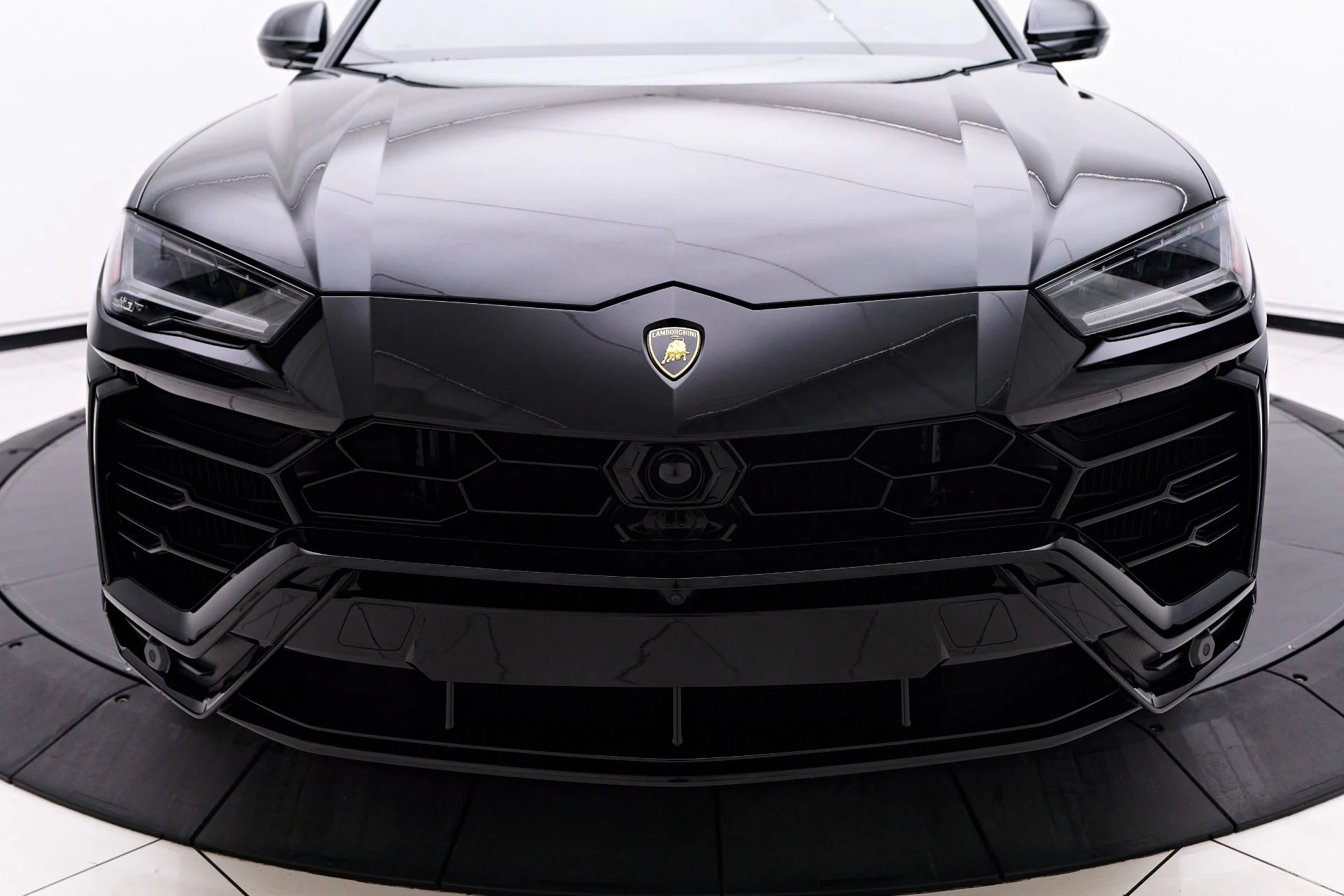 mph016_12419066_Used_2022_Lamborghini_Urus_1753311555_5272bb9693