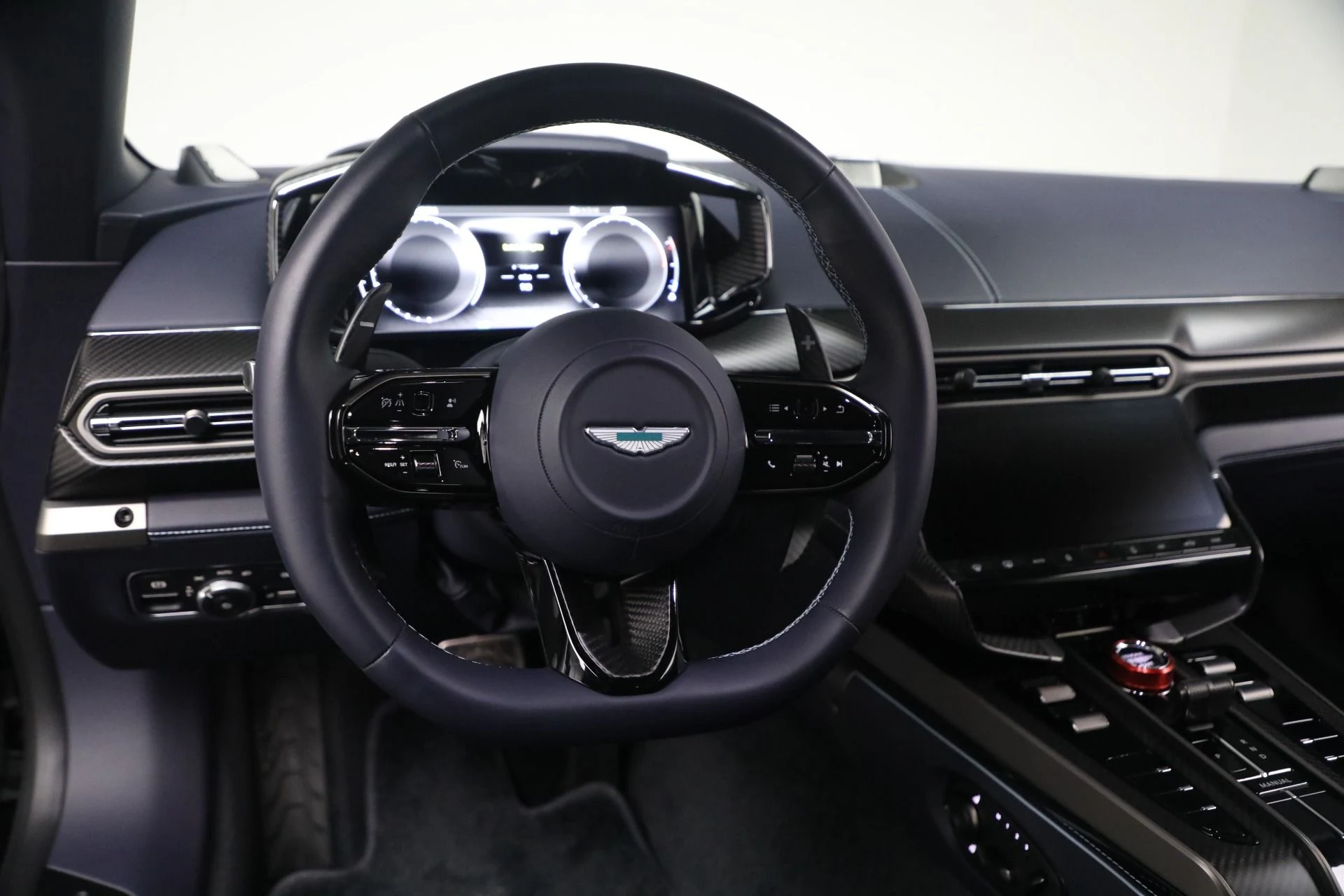 mph016_1242134498_Used_2025_Aston_Martin_Vanquish_1771024271_f2ed007b15