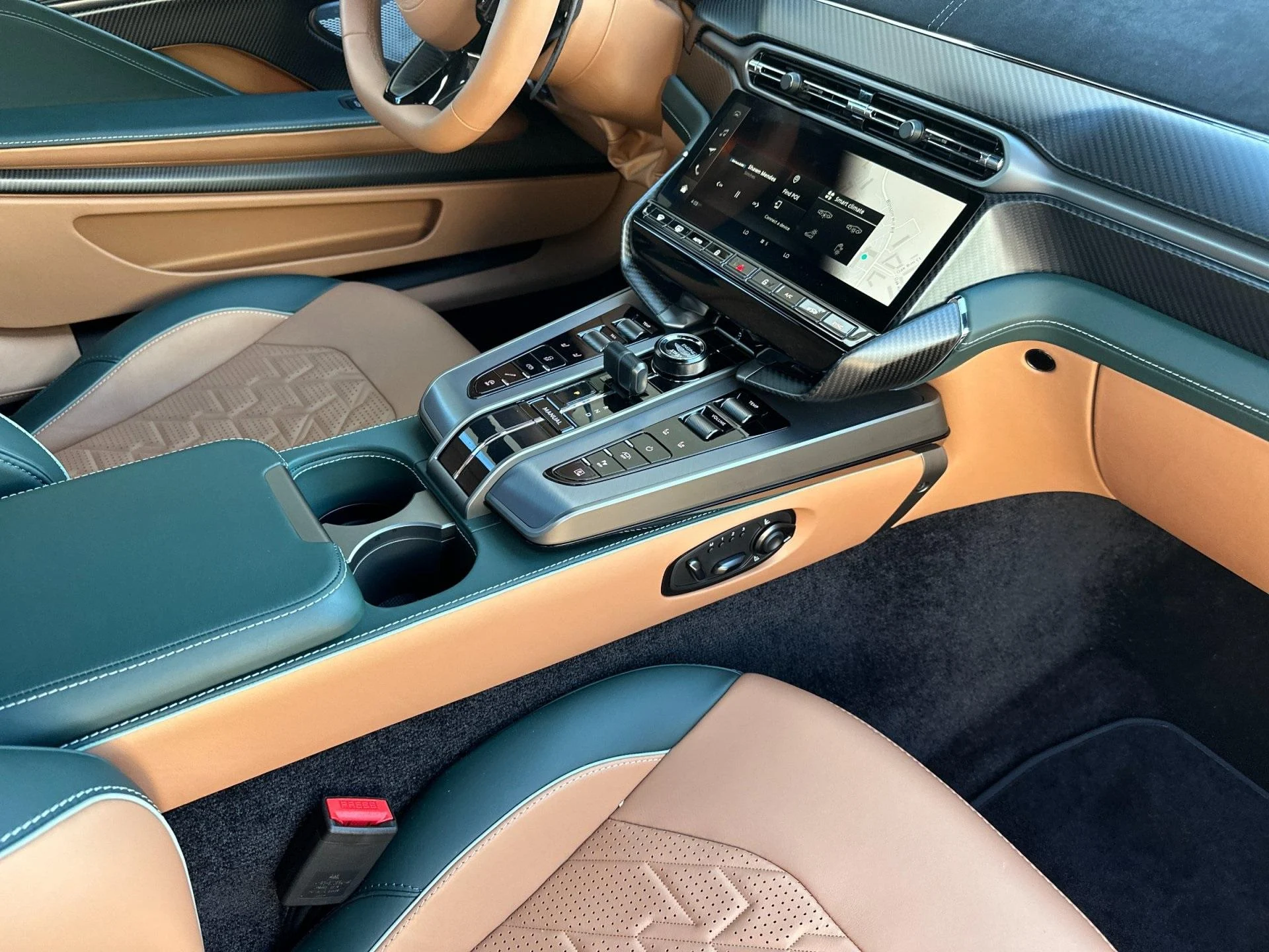 mph016_1243113288_New_2025_Aston_Martin_Vanquish_Coupe_1758724524_a1da40cb64