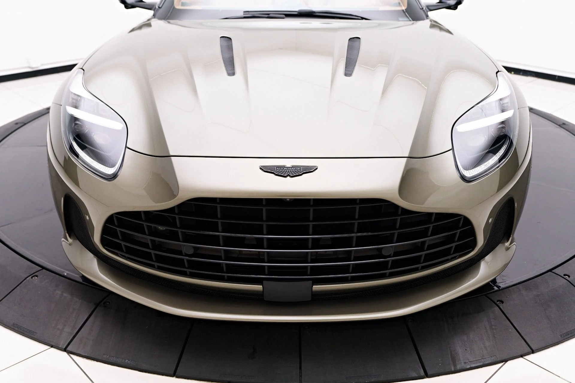 mph016_1243905918_Used_2024_Aston_Martin_DB_12_Volante_1731606794_c16f35fce0