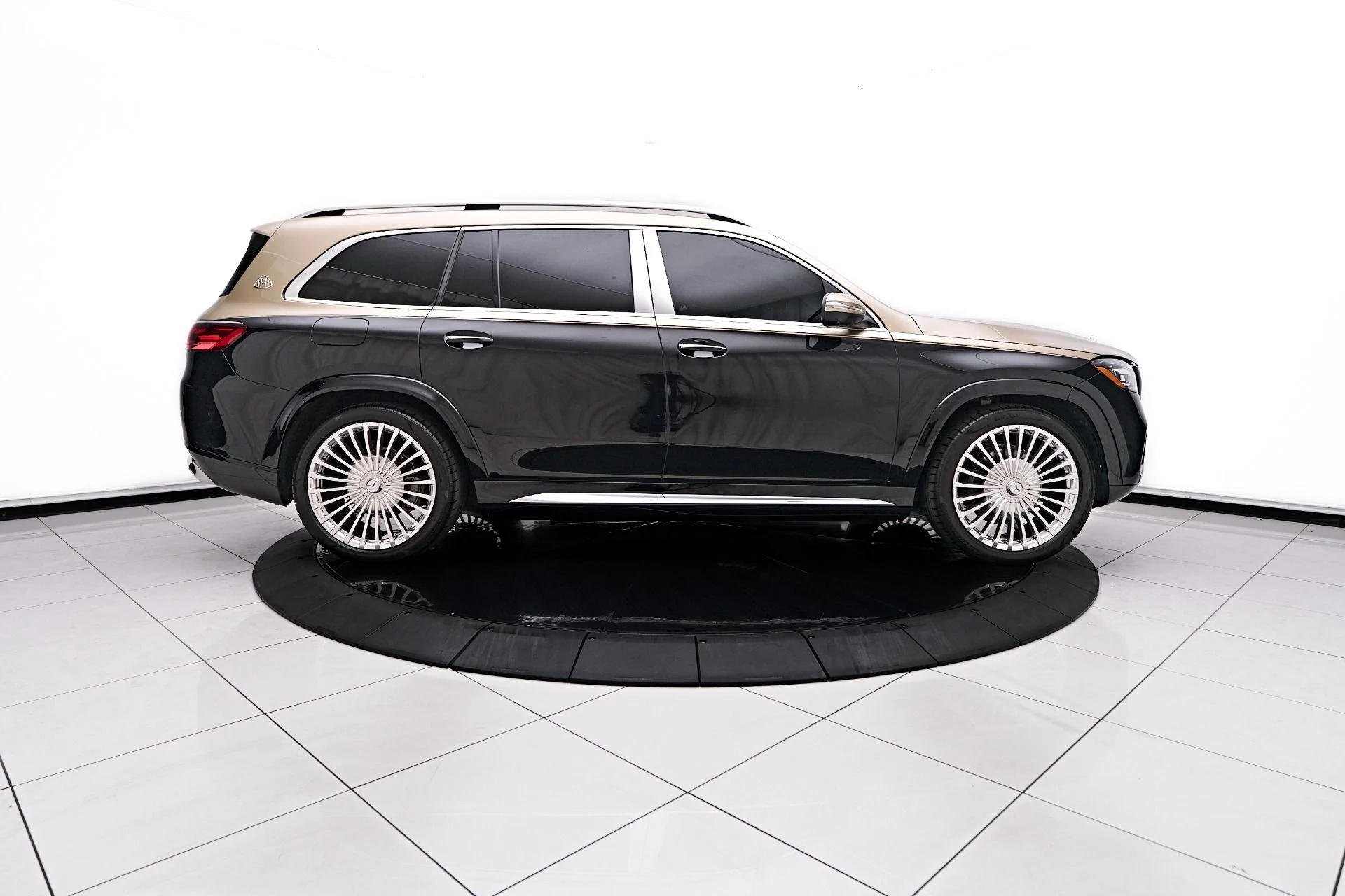 mph016_1246349873_Used_2024_Mercedes_Benz_GLS_Maybach_GLS_600_1754703723_05ed501e5d
