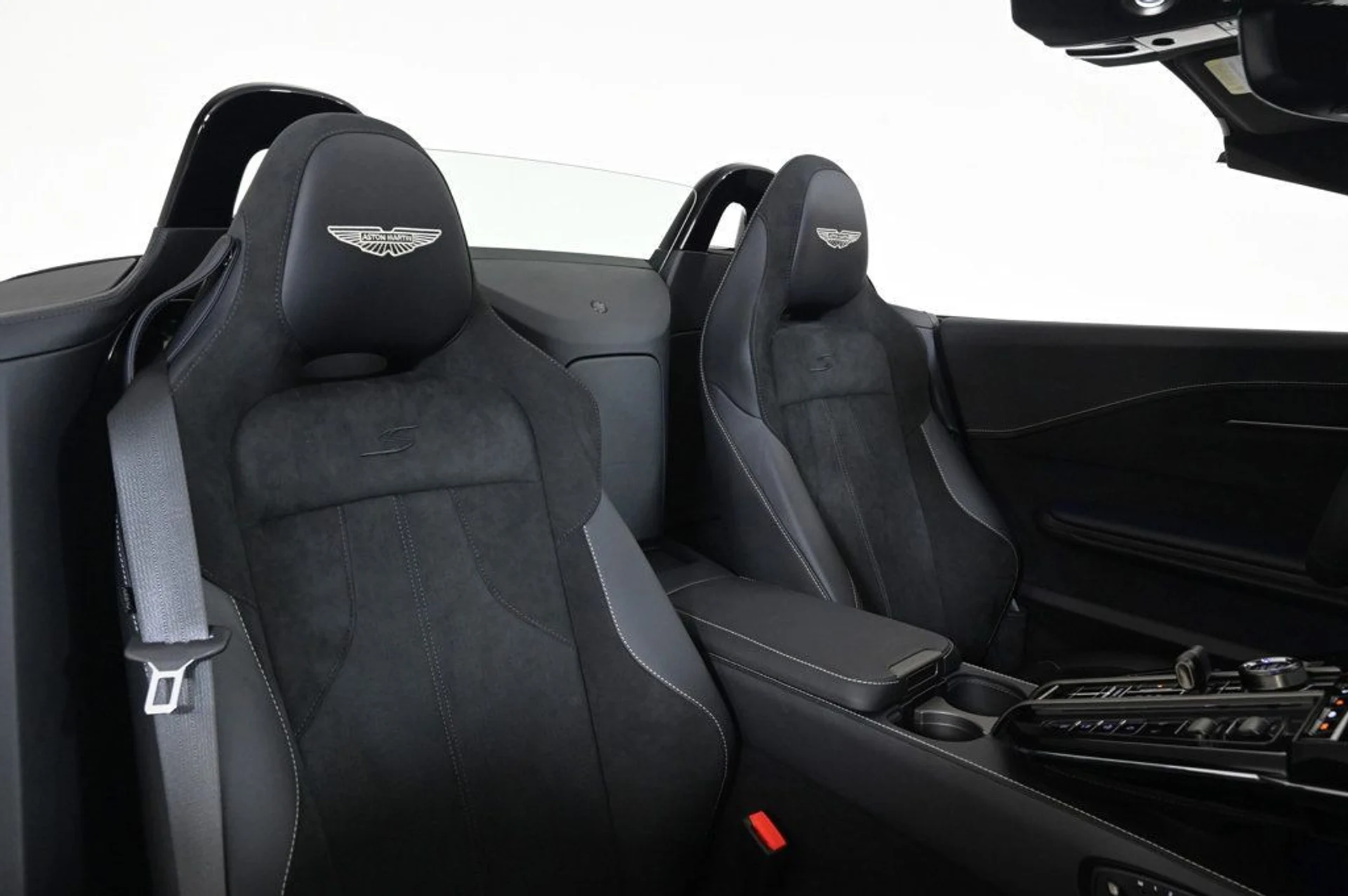 mph016_1246433889_new_2026_aston_martin_vantage_sroadster_11350_22964213_16_1024_8b06e8f8e7