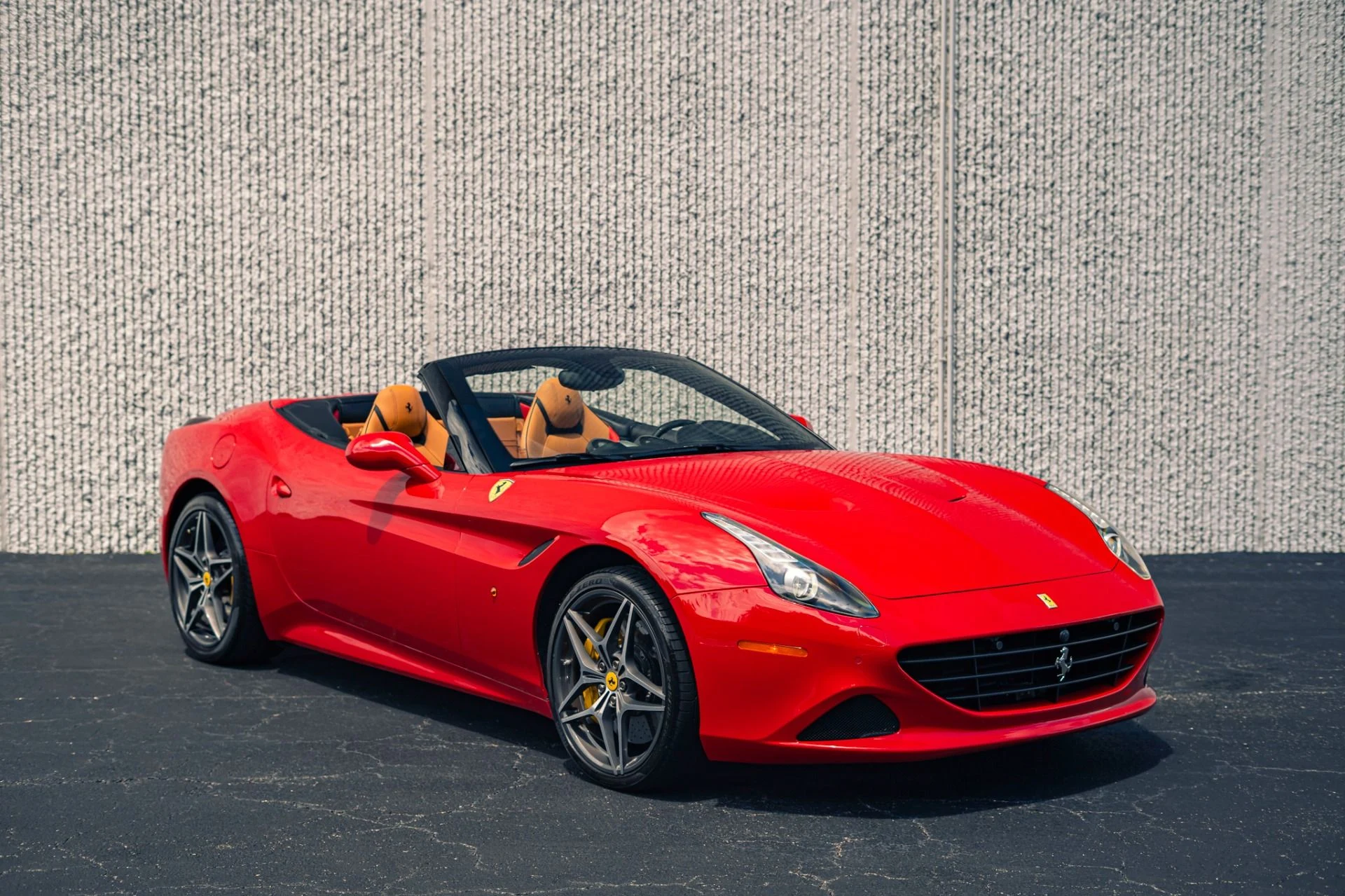 mph016_1255758074_Used_2016_Ferrari_California_T_1777481400_4da00faa70