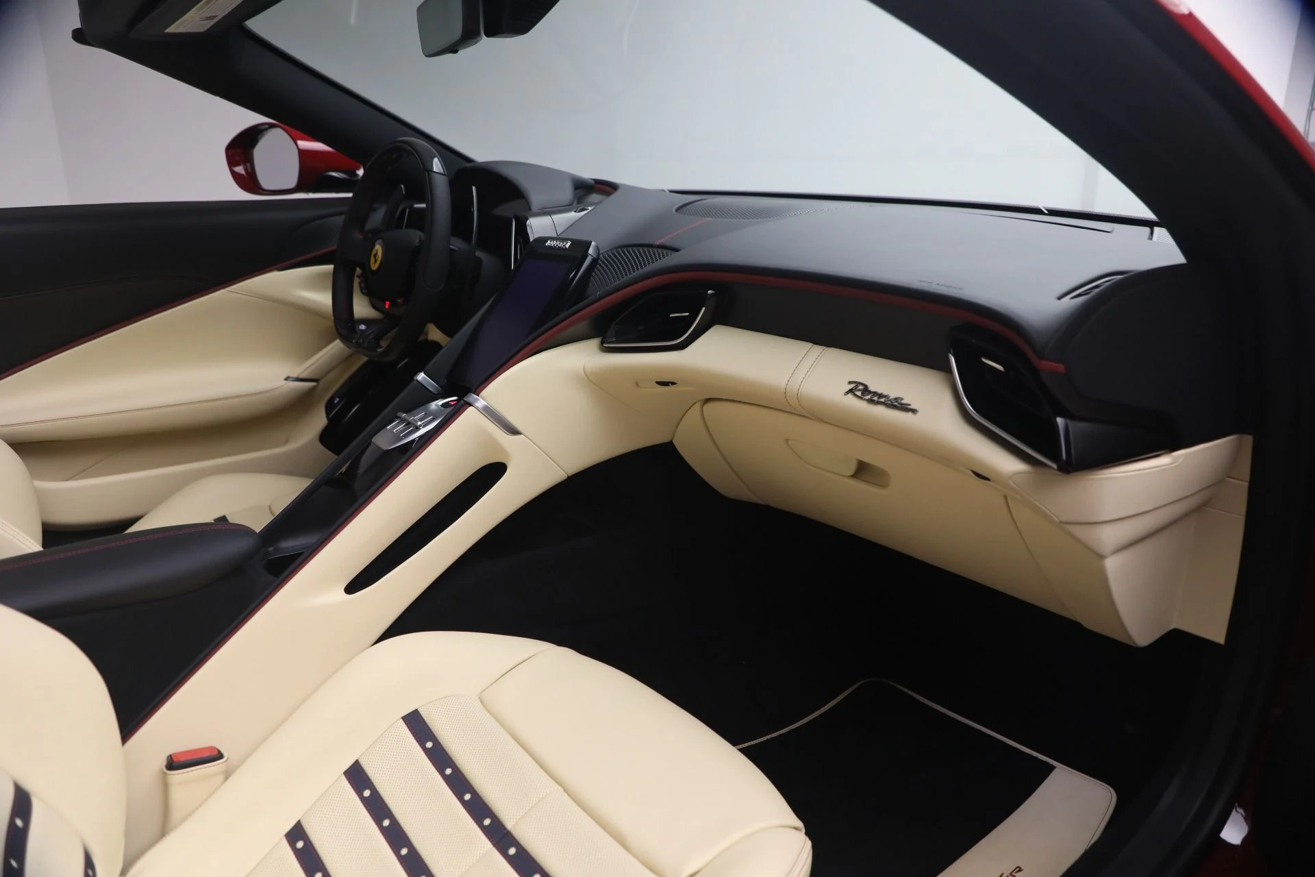 mph016_1257440865_Used_2025_Ferrari_Roma_Spider_1777992623_404b1508c2