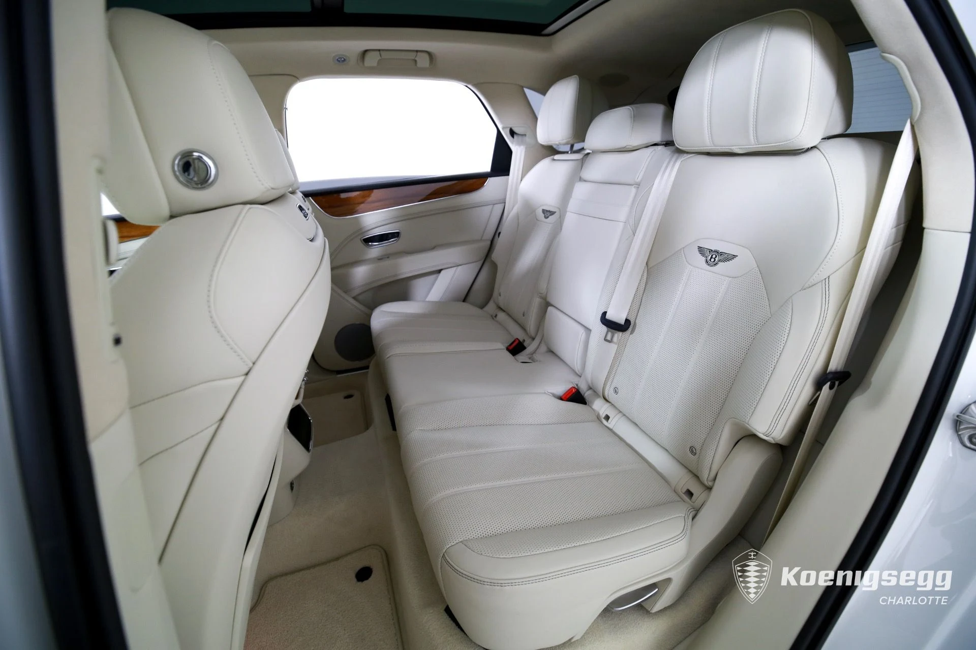 mph016_1257857282_Used_2023_Bentley_Bentayga_Hybrid_1760985662_cfa9f64914