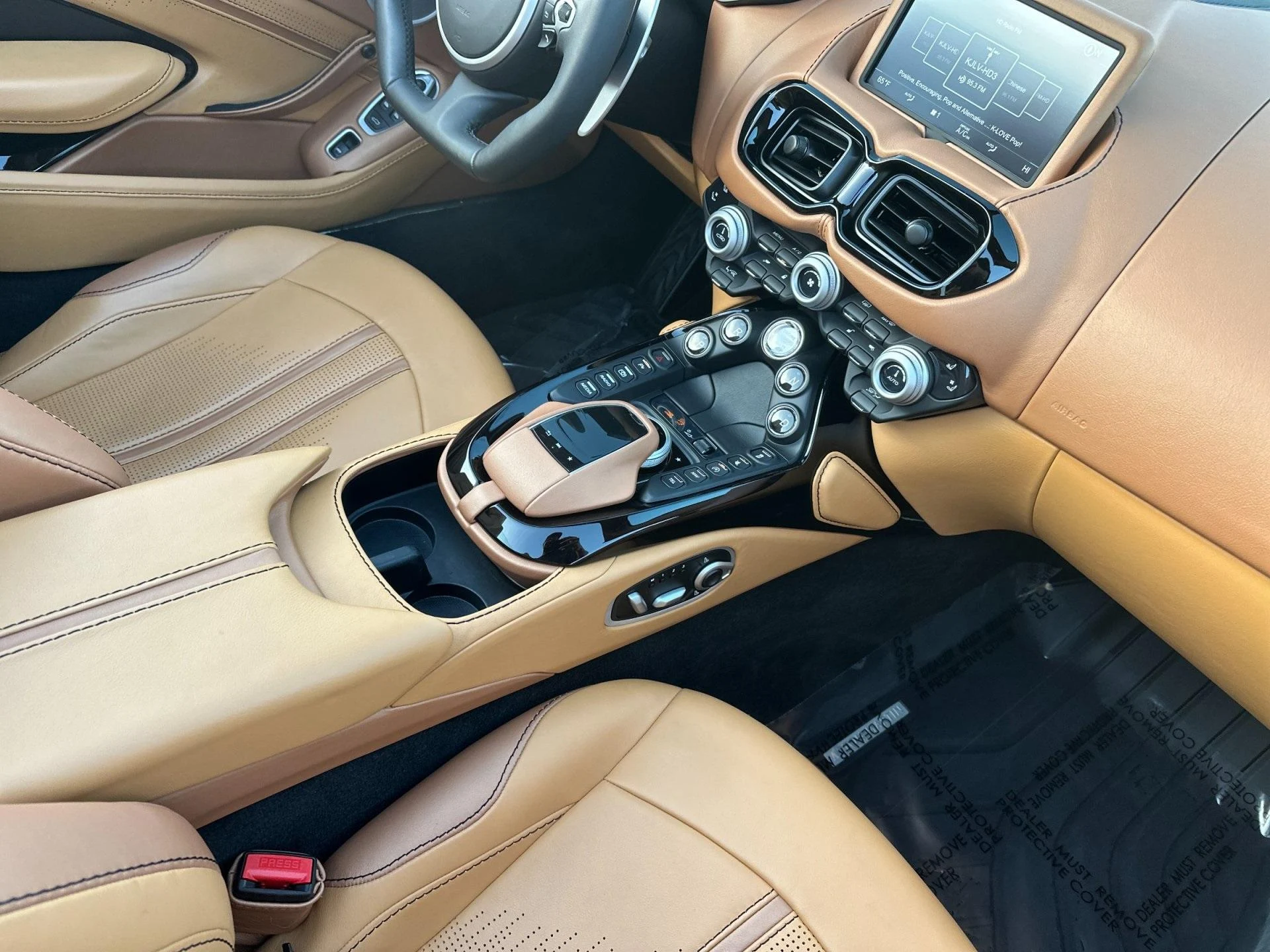 mph016_1257910417_Used_2021_Aston_Martin_Vantage_1764949776_6dc50e5f73