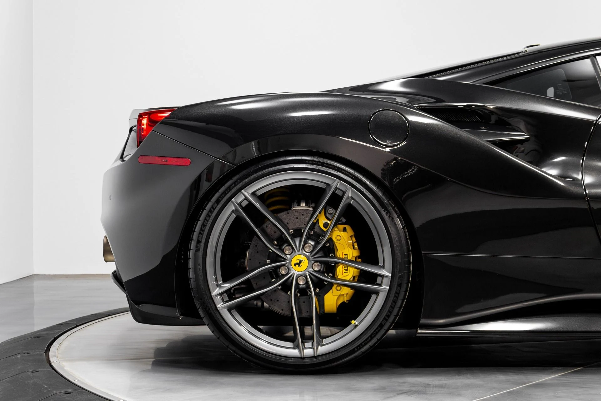 mph016_1260175563_Used_2018_Ferrari_488_GTB_Base_1771040686_6513f81f68