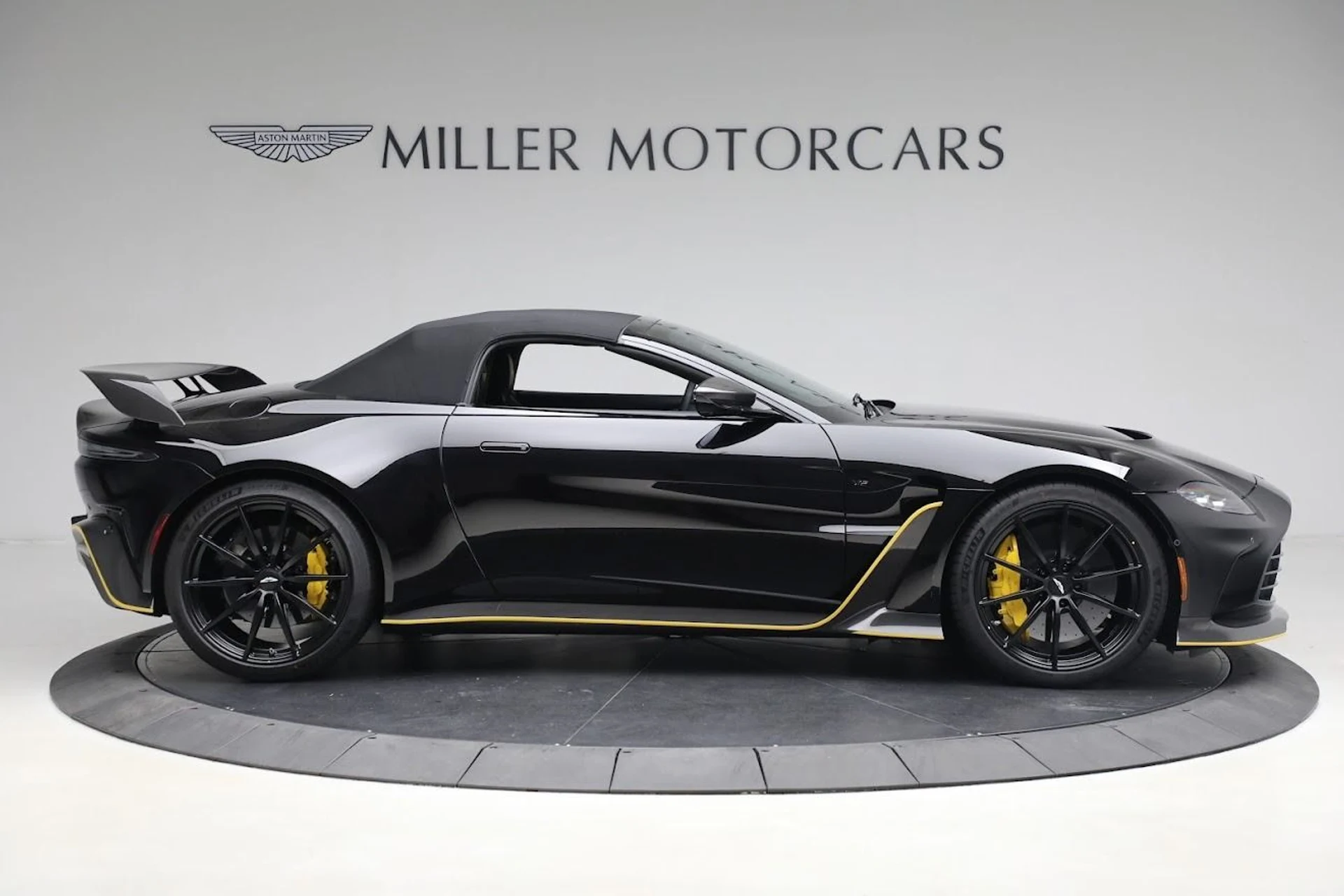 mph016_1260671239_Used_2023_Aston_Martin_Vantage_V12_1687444772_95040f62f9