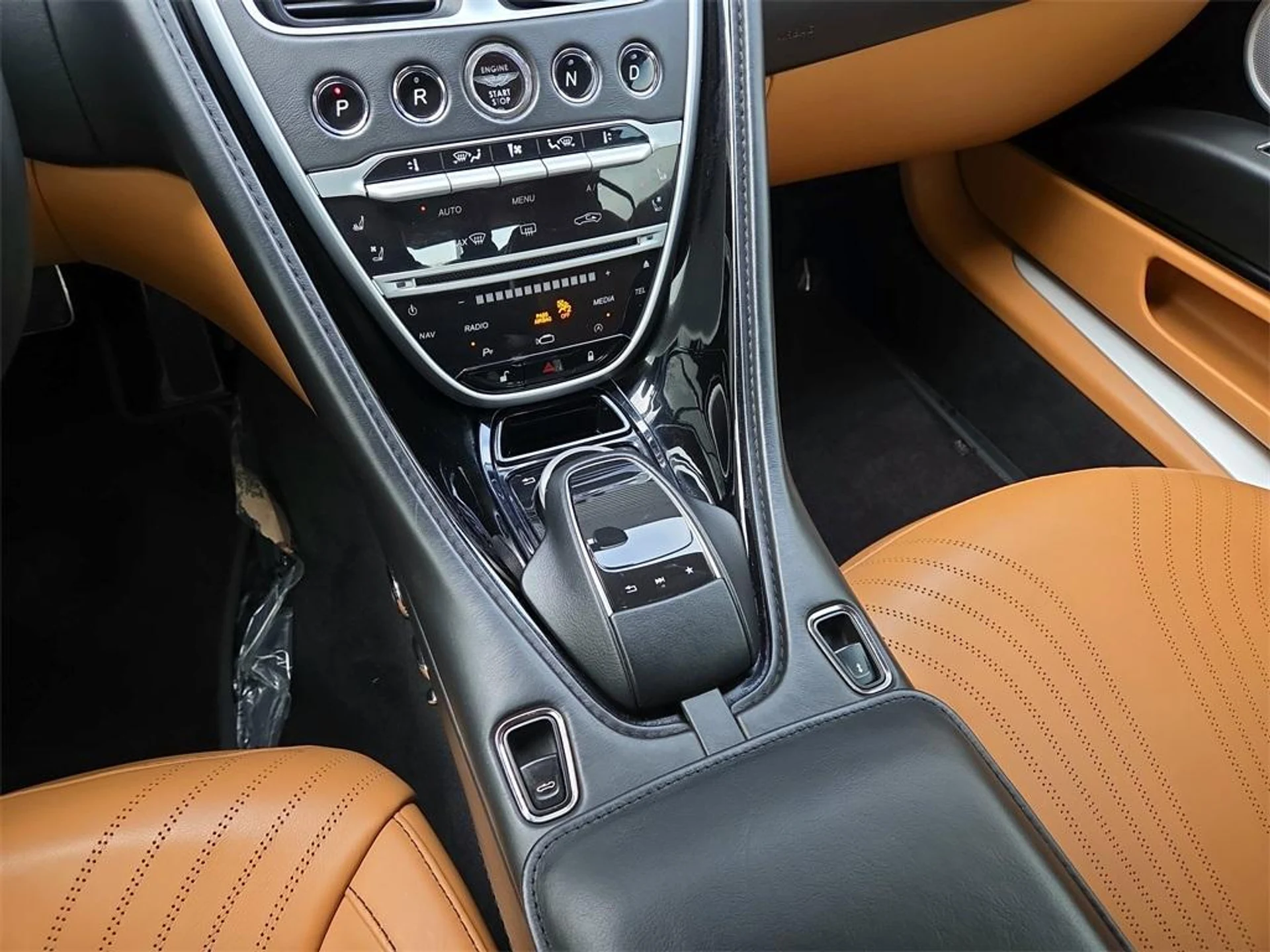 mph016_127547152_j_Obb_R3_Gkrsay7r6_C6l_Y_Nl_NQ_03_Q_3346be8e08