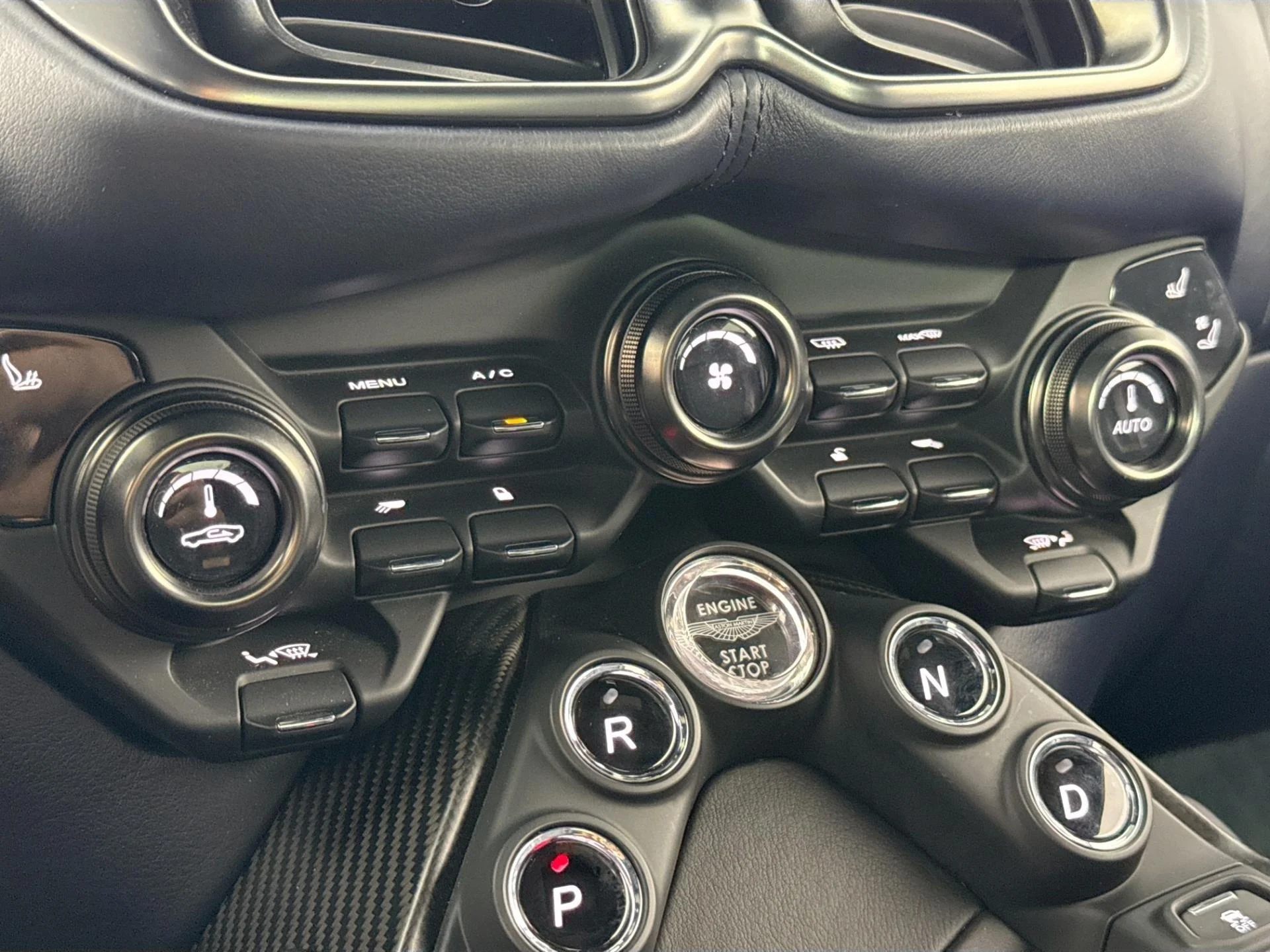 mph016_1278432076_Used_2019_Aston_Martin_Vantage_1784071665_6a7755e04e