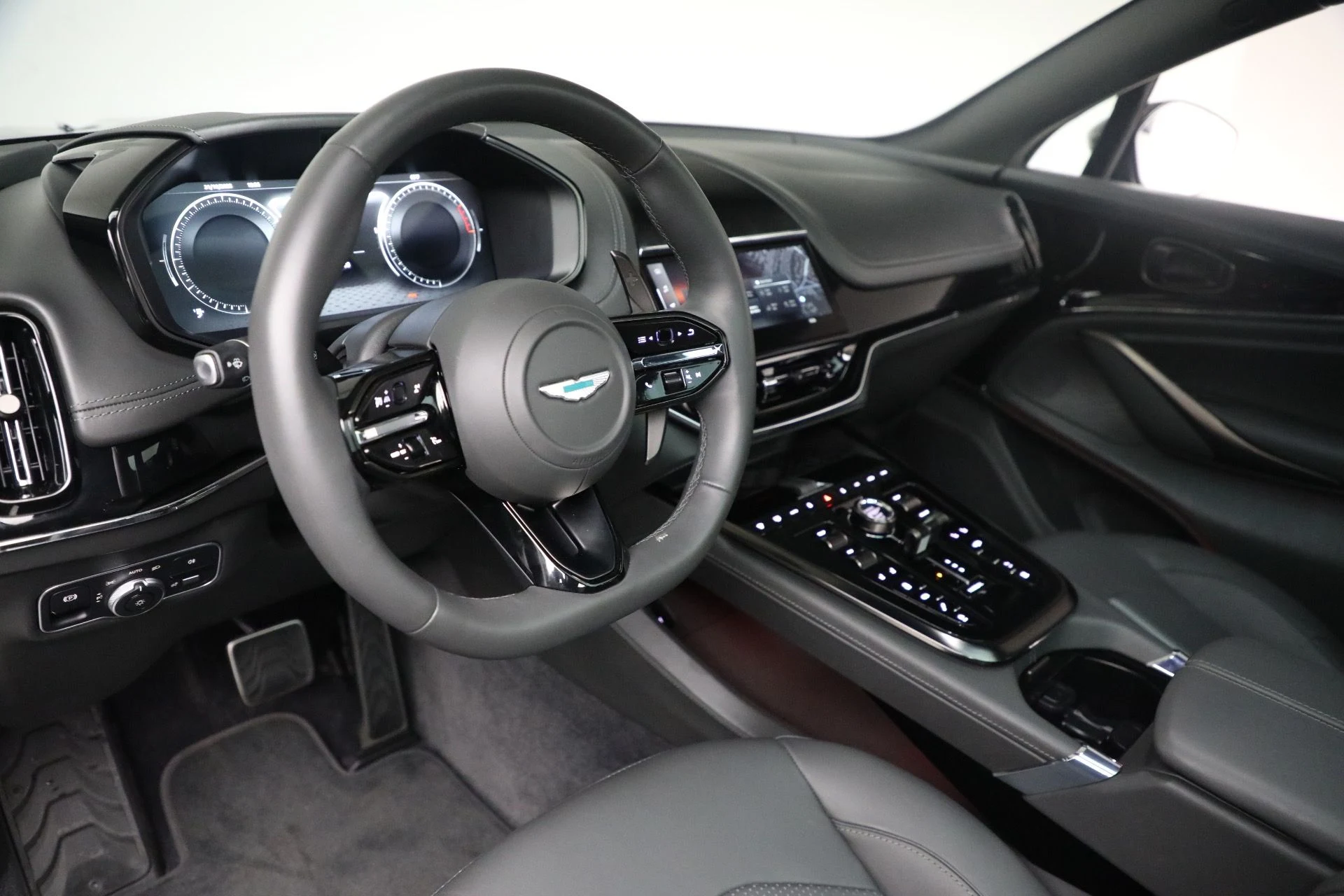 mph016_1278572953_New_2025_Aston_Martin_DBX_707_1762018439_7ff61322e1