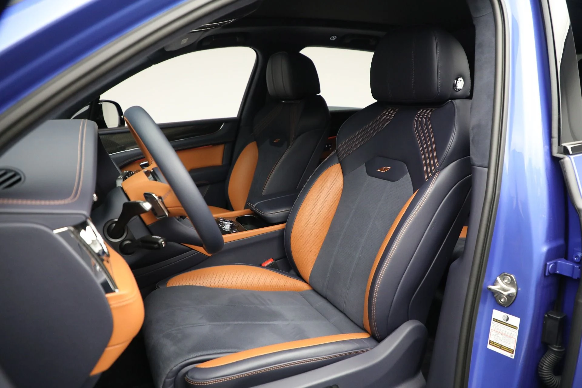 mph016_1281714112_Used_2024_Bentley_Bentayga_S_V8_1de989f681