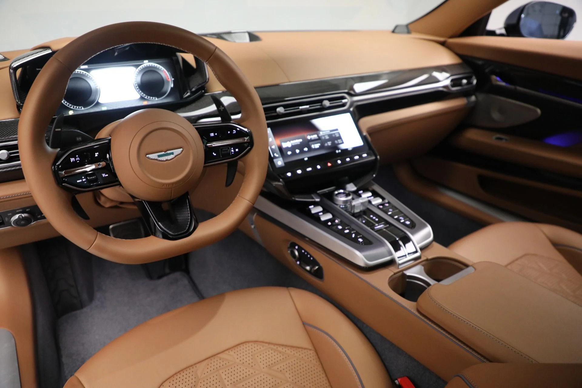 mph016_1282518327_New_2025_Aston_Martin_Vanquish_1738262610_8c5761c69f