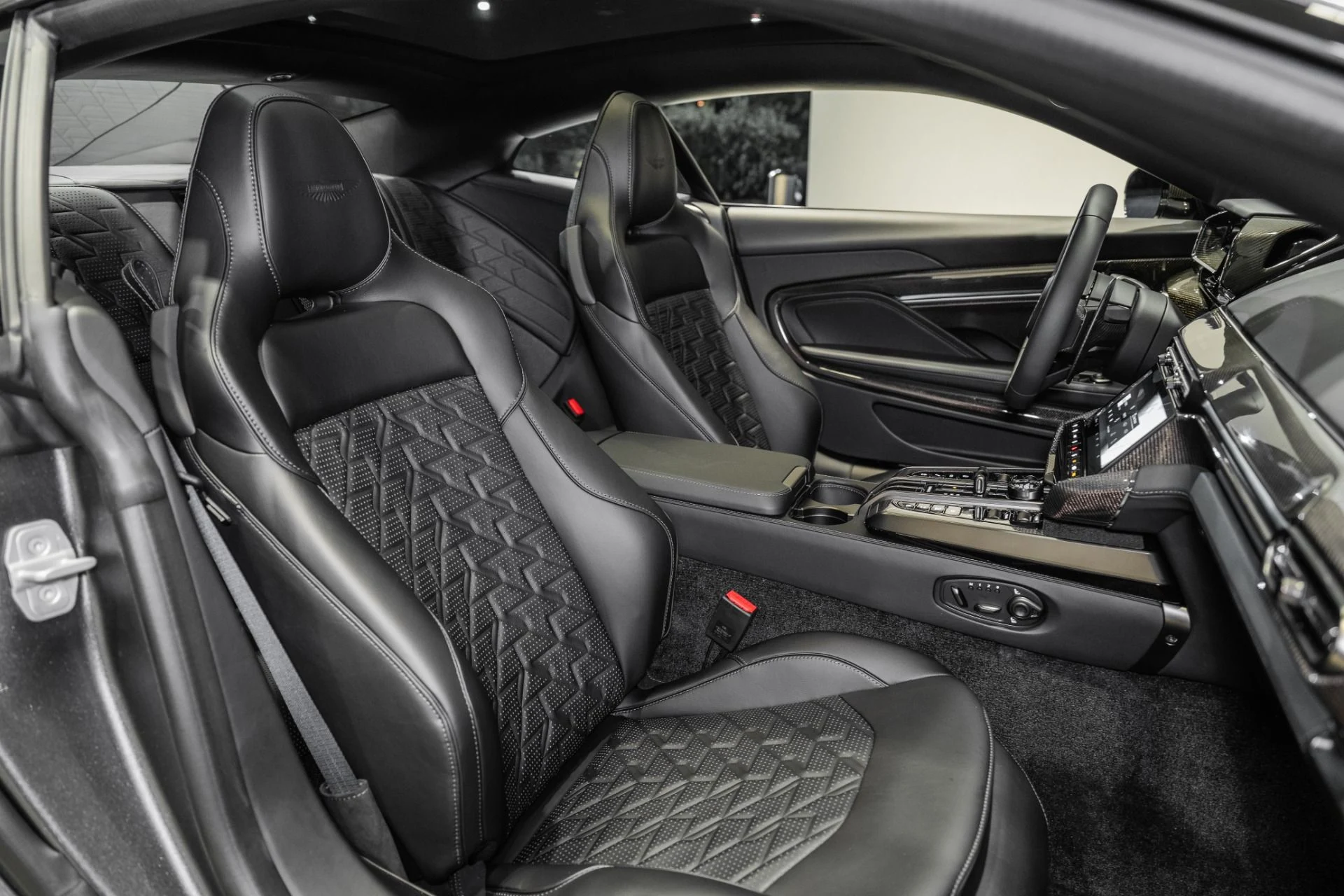 mph016_1296426970_New_2027_ASTON_MARTIN_VANQUISH_1787330062_16b8c2285c