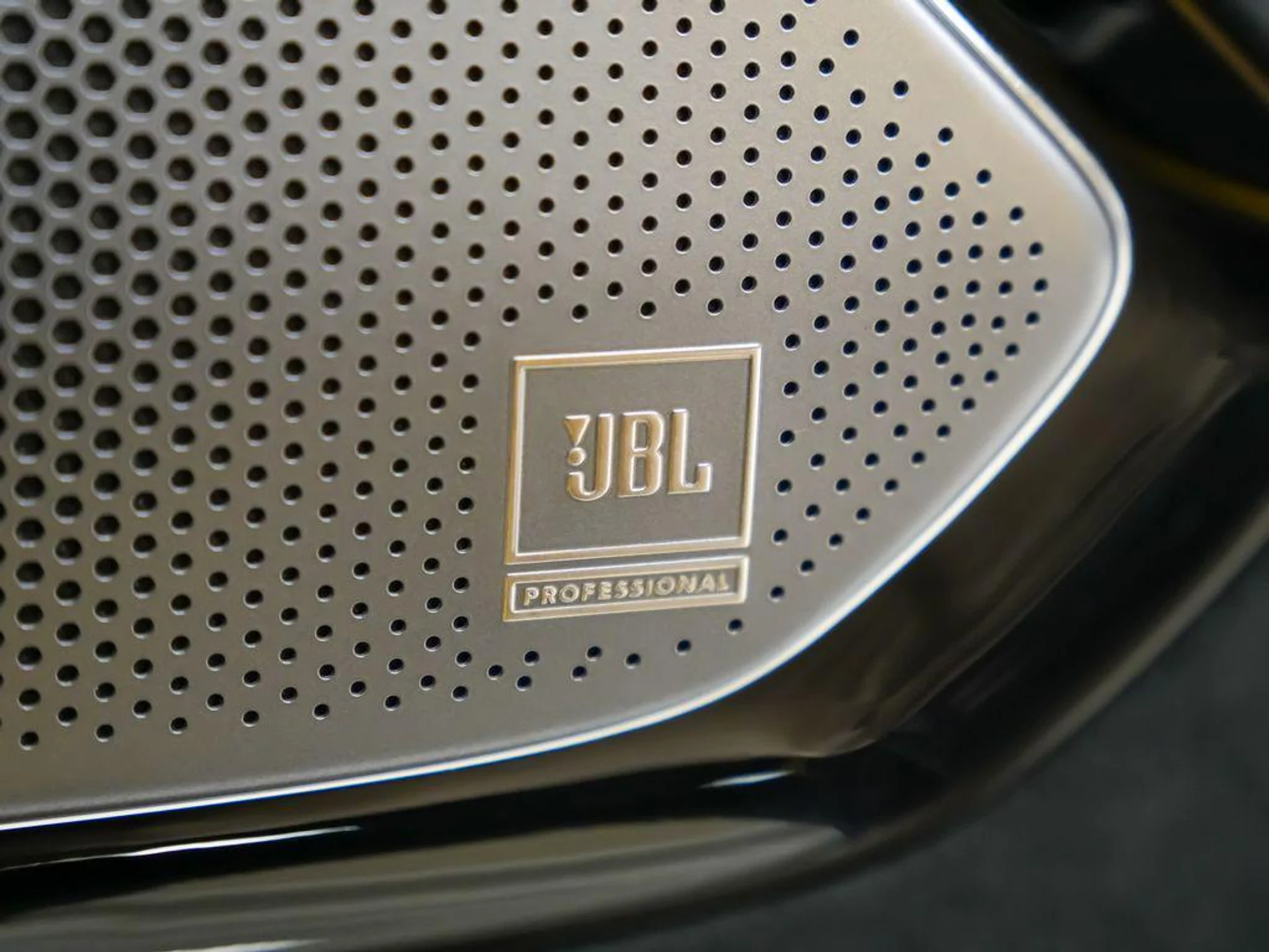 mph016_1314606615_y_H_Ibu_Qpaf_C_Sjxxxv8t_UMK_3who_BQ_6873bb599f