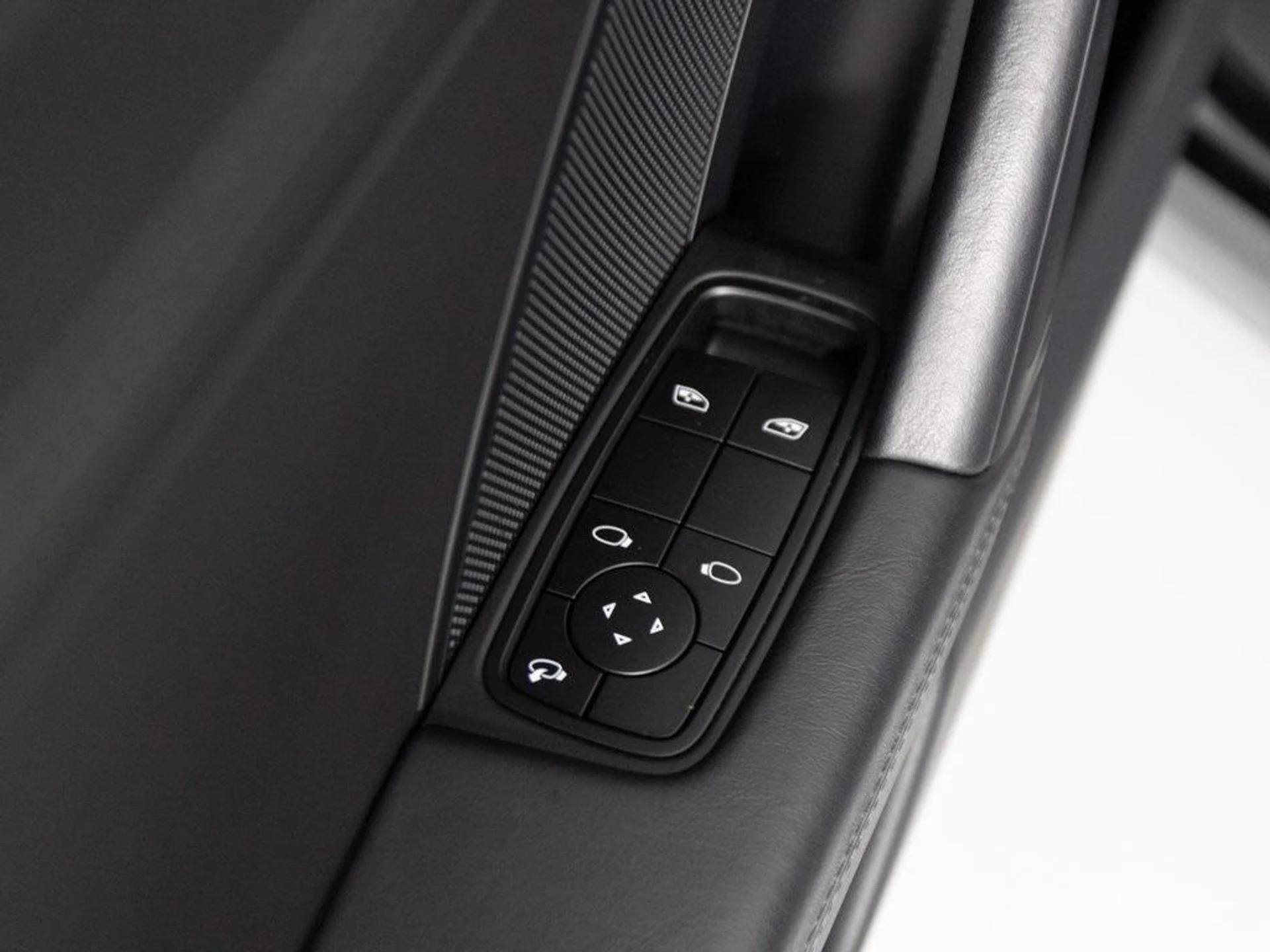 mph016_131921379_ycw_L_Oa0ci_GEV_0_X9_Lew_VB_Mgt_IKWU_83337ff8b8