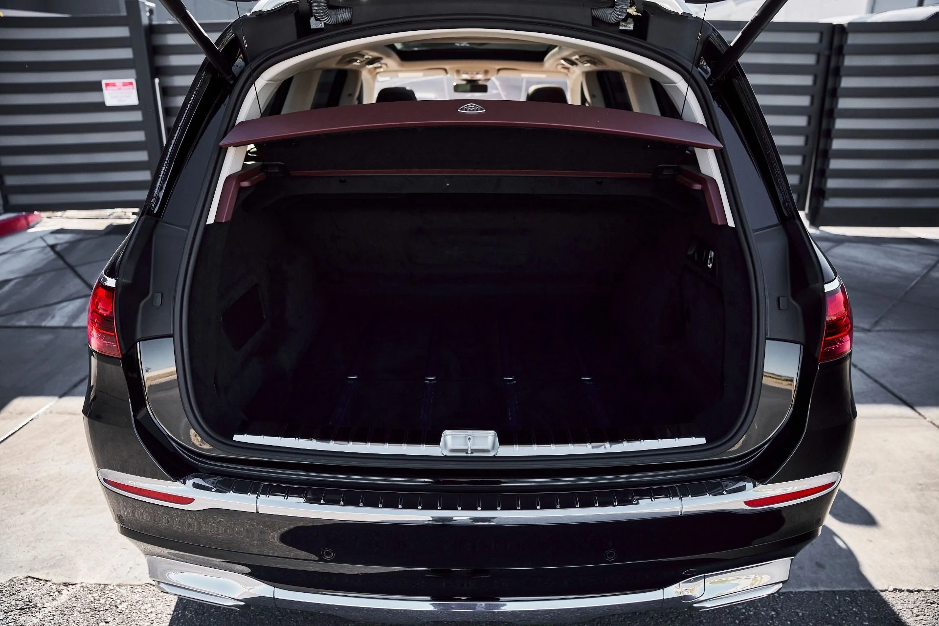 mph016_1319885244_Used_2024_Mercedes_Benz_GLS_Maybach_GLS_600_1776125617_88cddd80d7