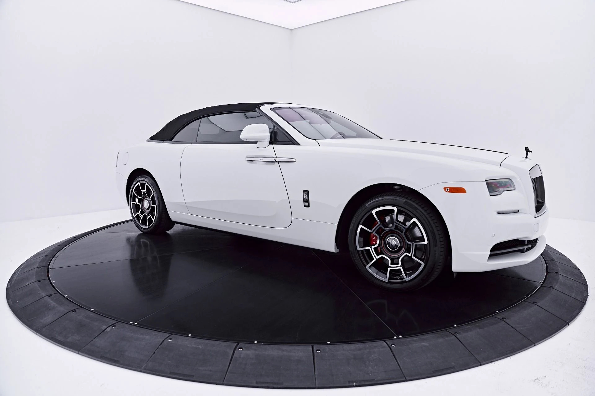 mph016_132171598_Used_2020_Rolls_Royce_Dawn_Base_1784308133_8bbe375ffd