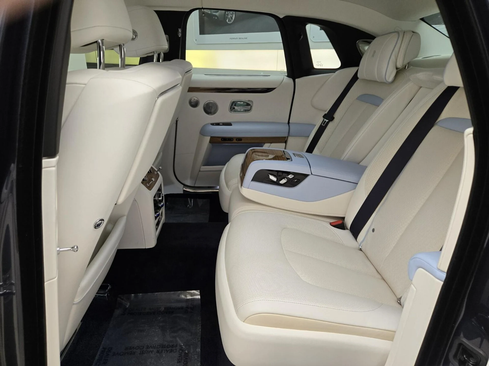 mph016_1330410112_Used_2025_Rolls_Royce_Ghost_1769583061_87b21f0b45